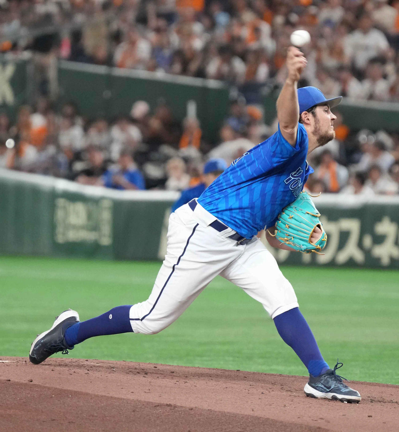 巨人対DeNA DeNA先発のバウアー（撮影・小沢裕）