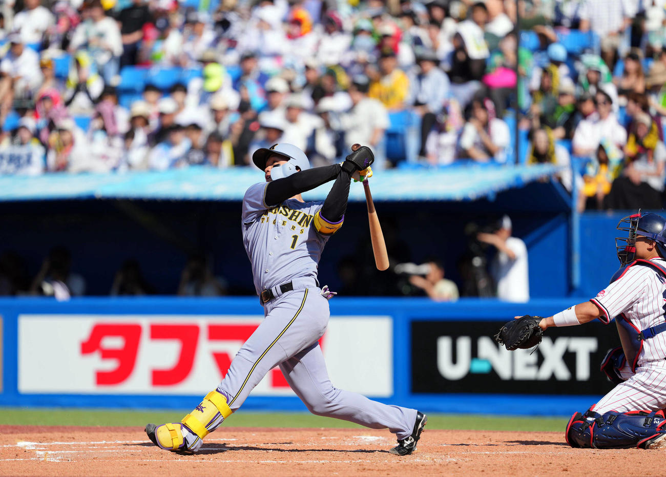 ヤクルト対阪神　5回表阪神2死二塁、2点本塁打を放つ森下（撮影・狩俣裕三）