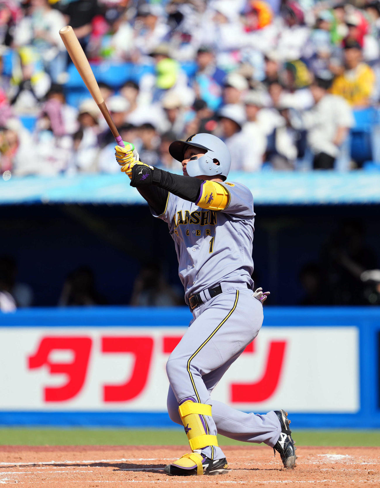 ヤクルト対阪神　5回表阪神2死二塁、2点本塁打を放つ森下（撮影・狩俣裕三）