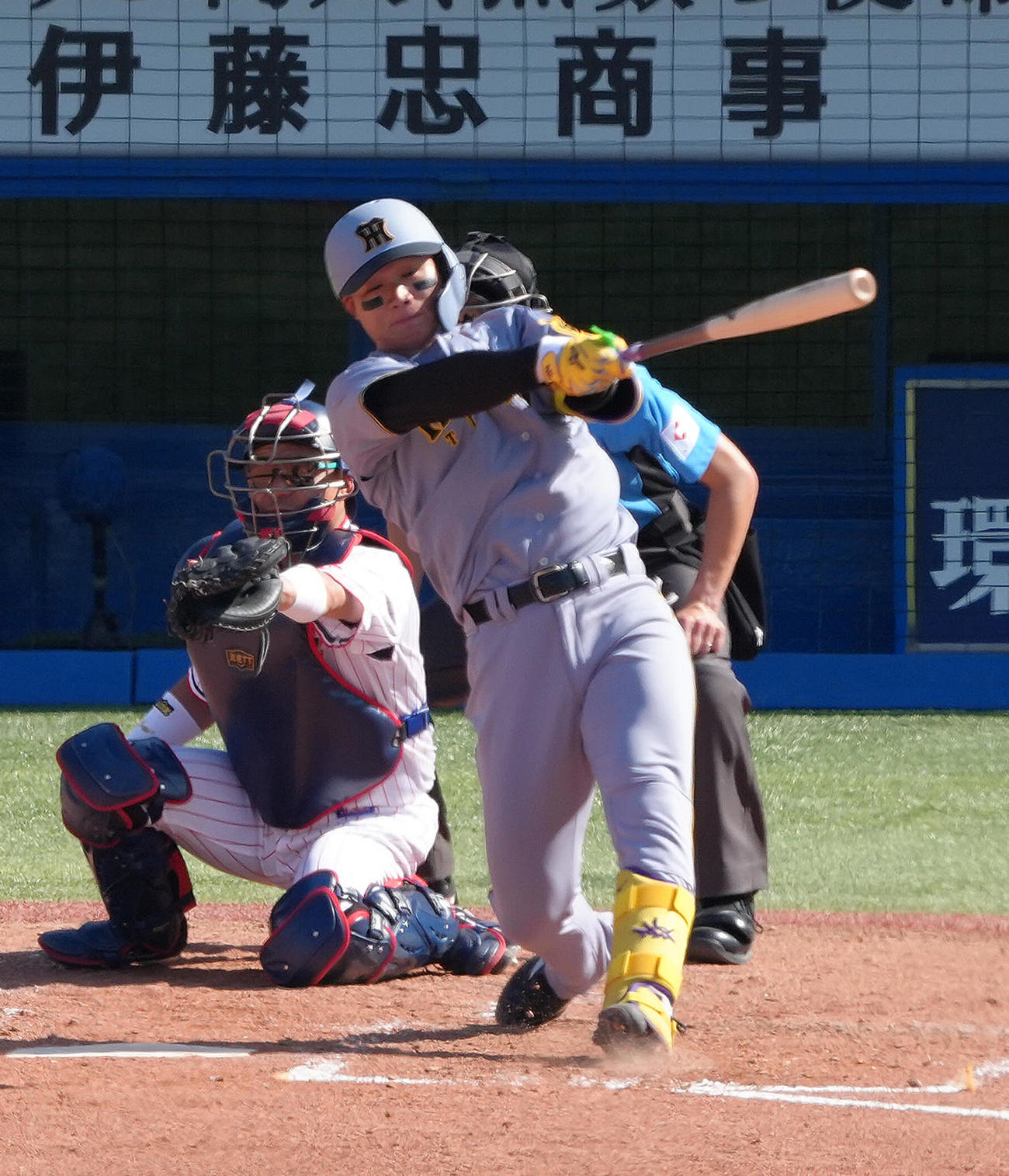 ヤクルト対阪神　5回表阪神2死二塁、森下は先制2点本塁打を放つ（撮影・足立雅史）