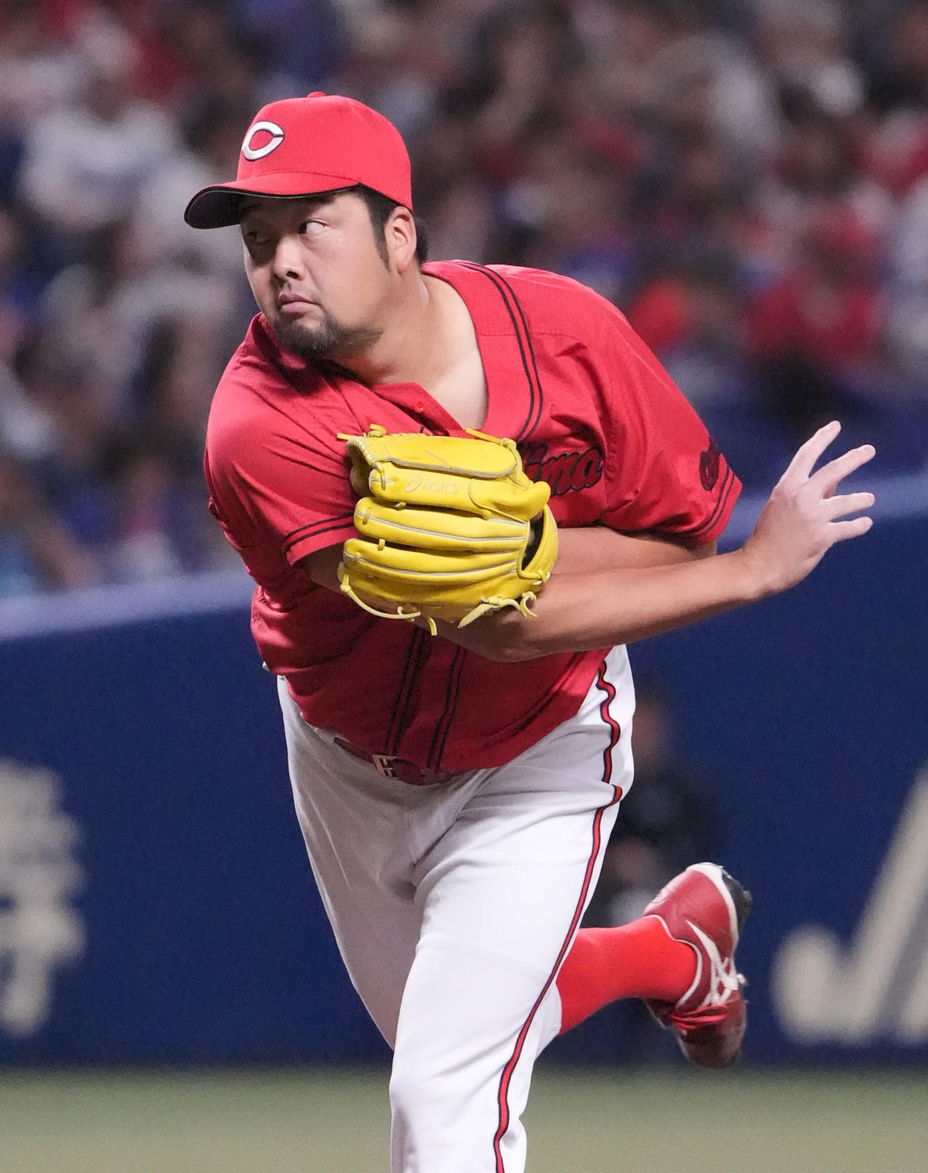 中日対広島　6回裏中日無死一、二塁、広島2番手で登板する中崎（撮影・森本幸一）