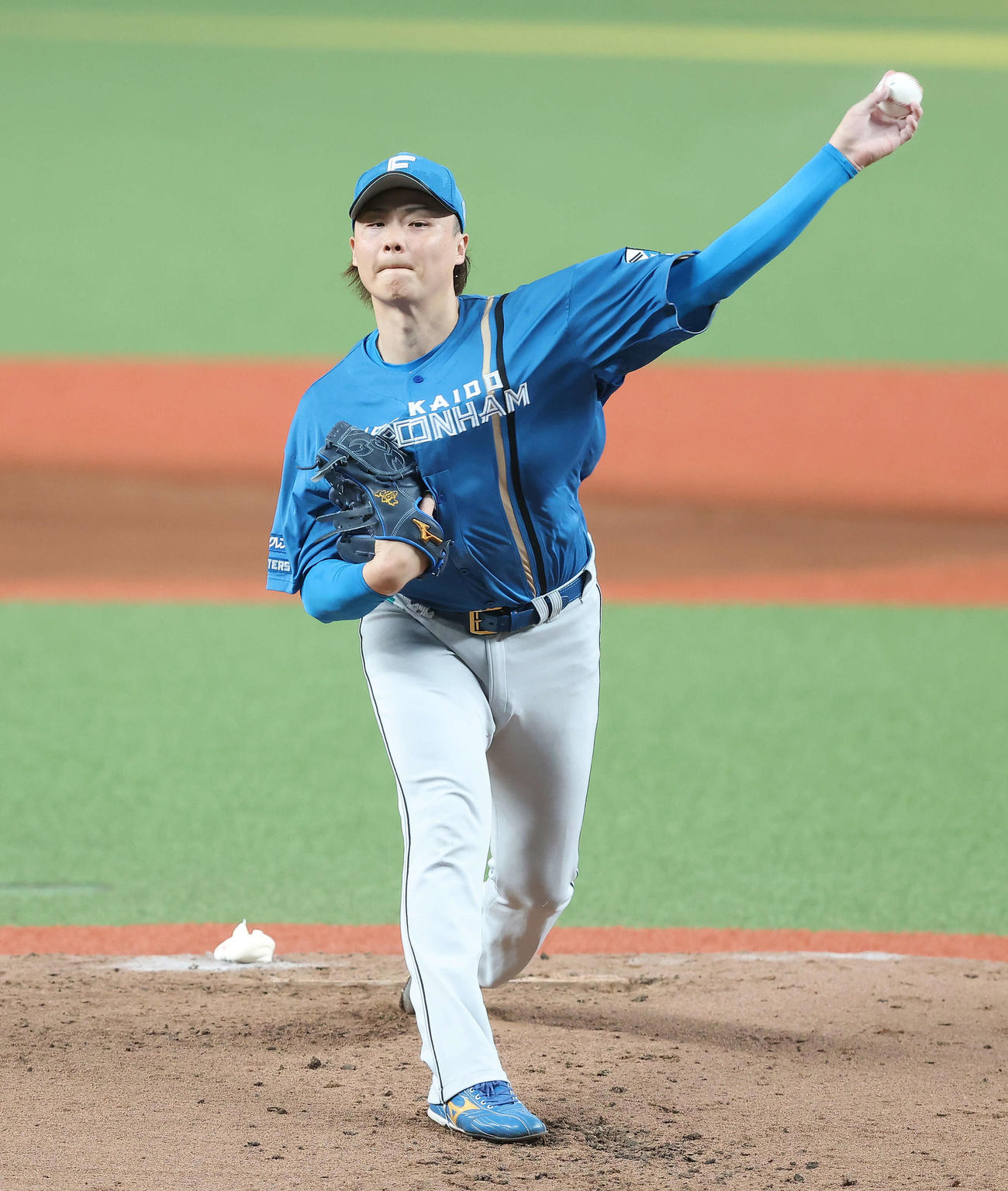 西武対日本ハム　2回裏、力投する山崎（撮影・河田真司）