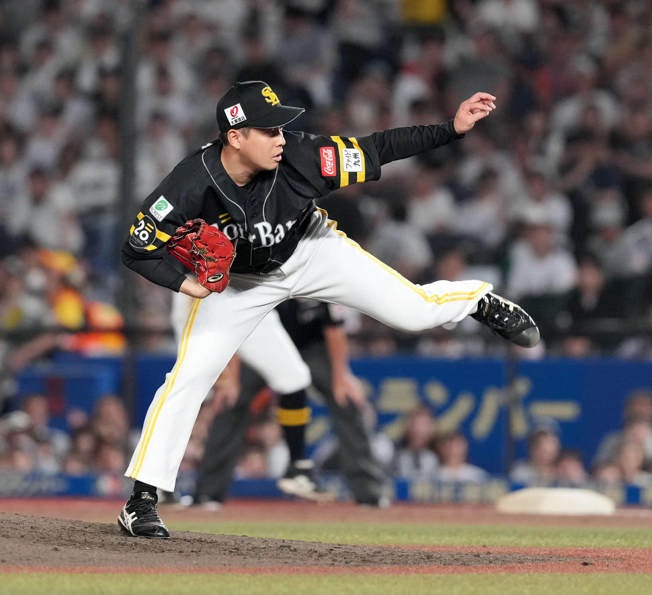 ロッテ対ソフトバンク　7回からマウンドに上がったソフトバンク大江（撮影・たえ見朱実）