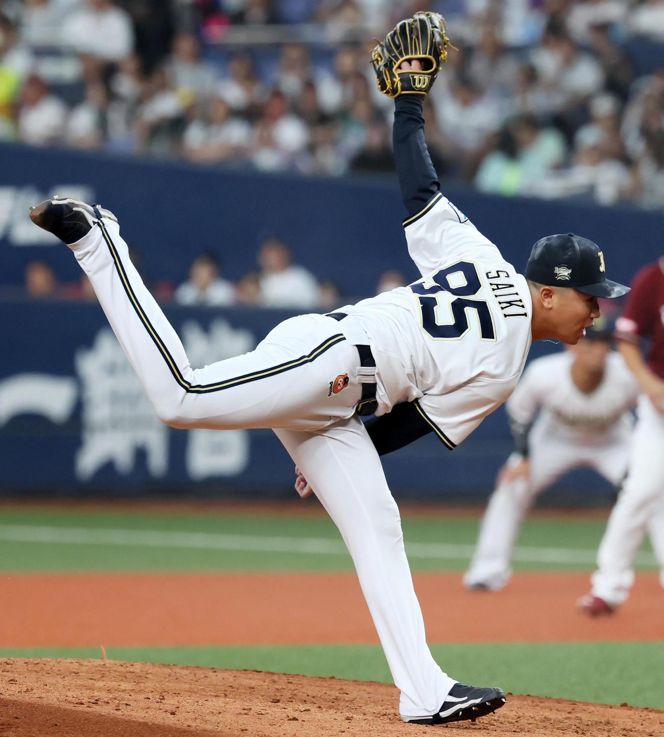 オリックス対楽天　5回表楽天2死一、二塁、オリックス2番手で登板する才木（撮影・加藤哉）