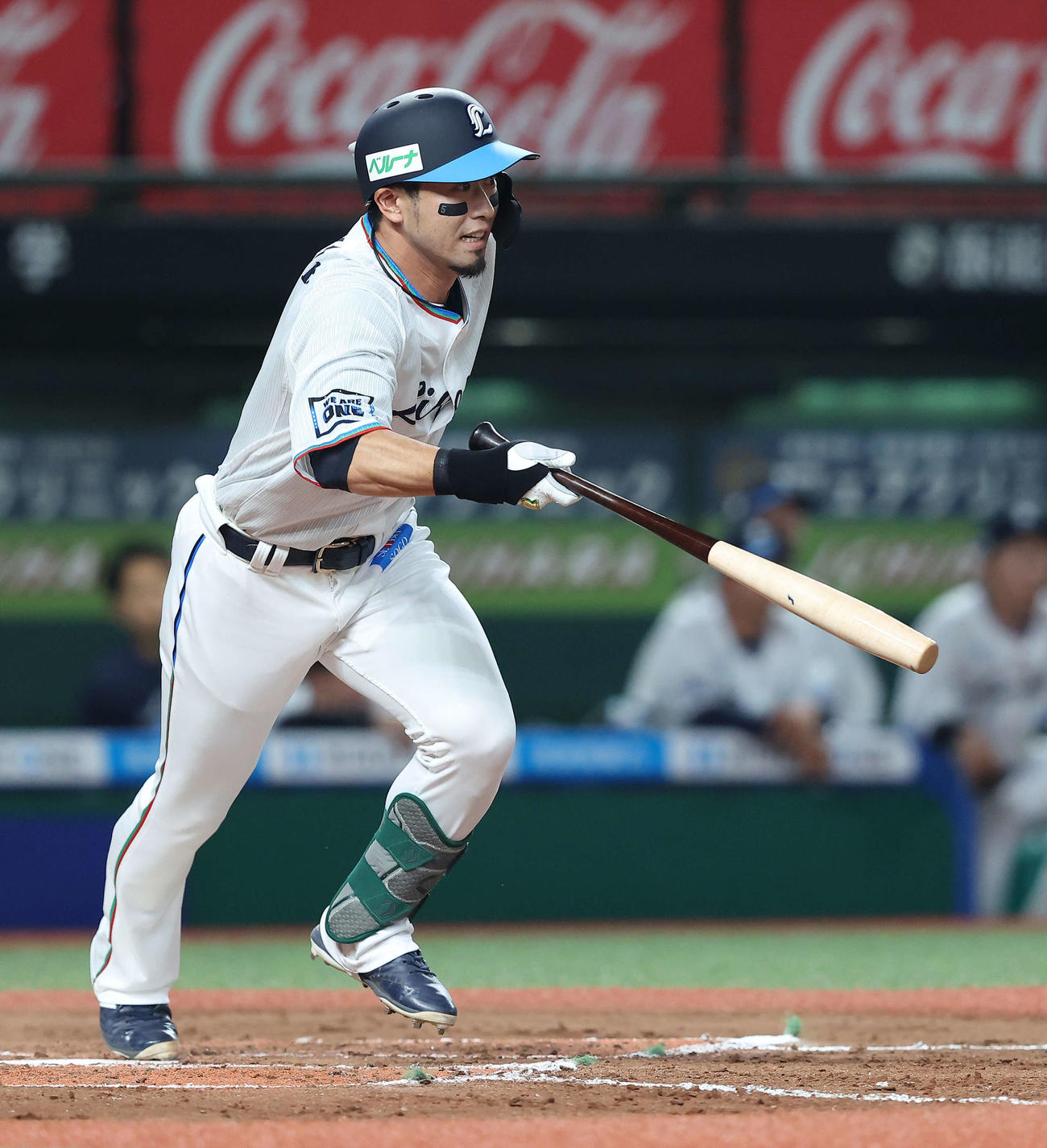 西武対日本ハム　7回裏西武2死満塁、右前同点適時打を放つ外崎（撮影・河田真司）