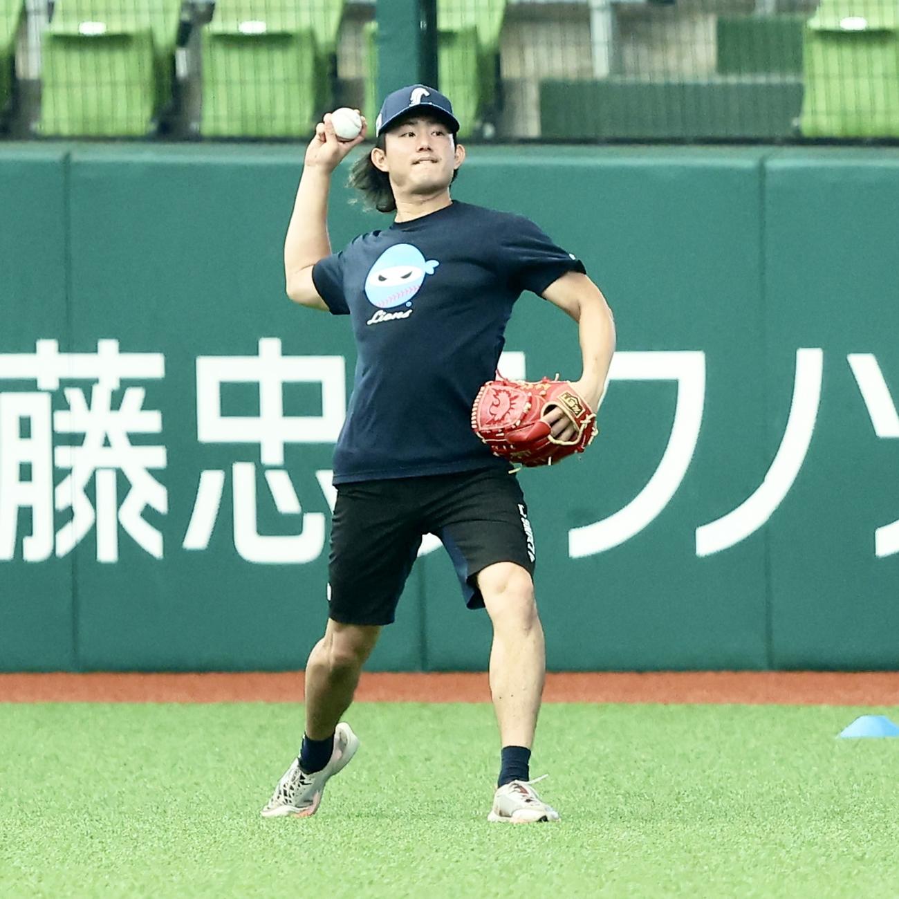 西武対日本ハム　試合前、キャッチボールする西武今井（撮影・河田真司）