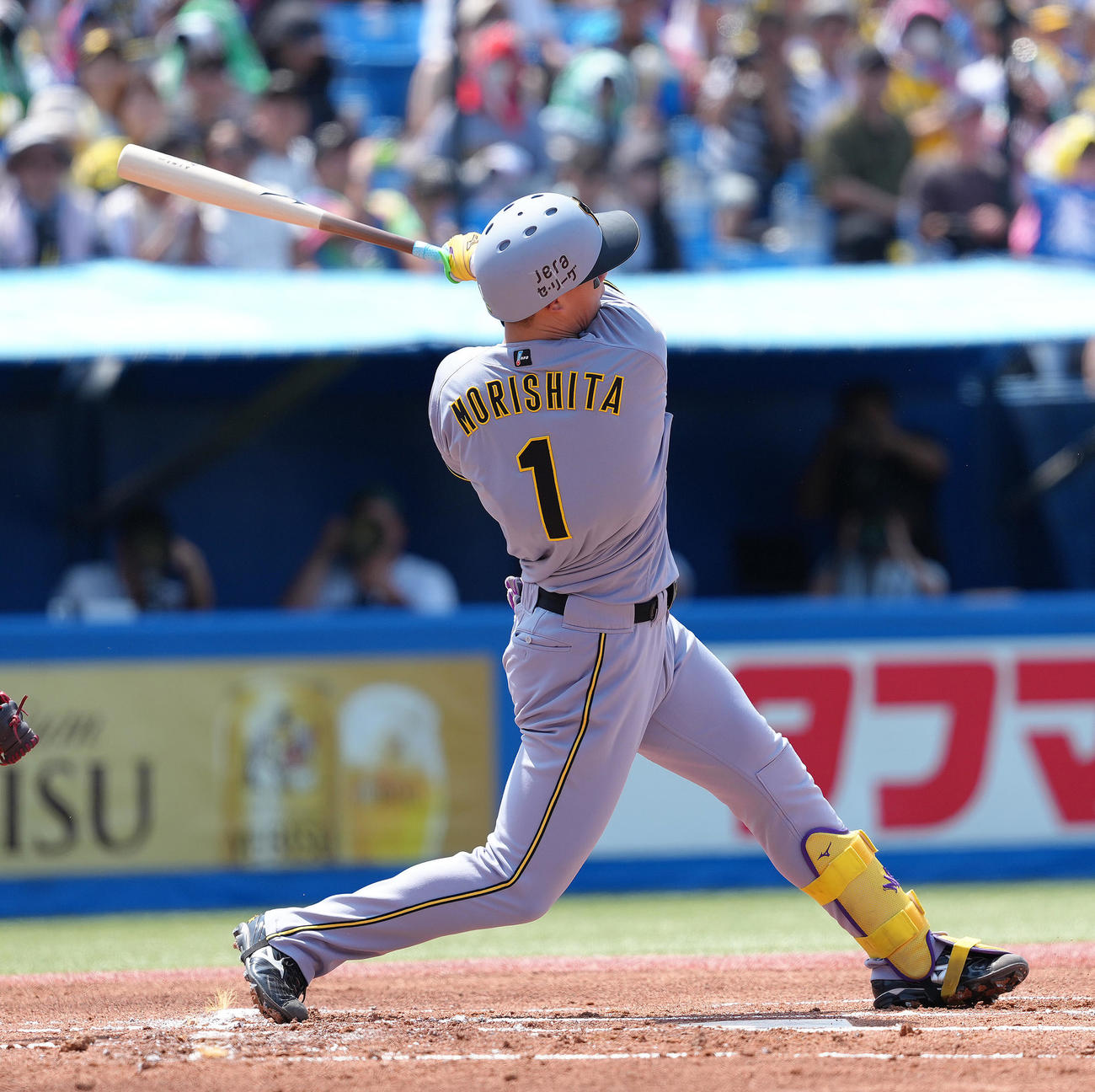 ヤクルト対阪神　1回表阪神2死、森下は先制本塁打を放つ（撮影・足立雅史）