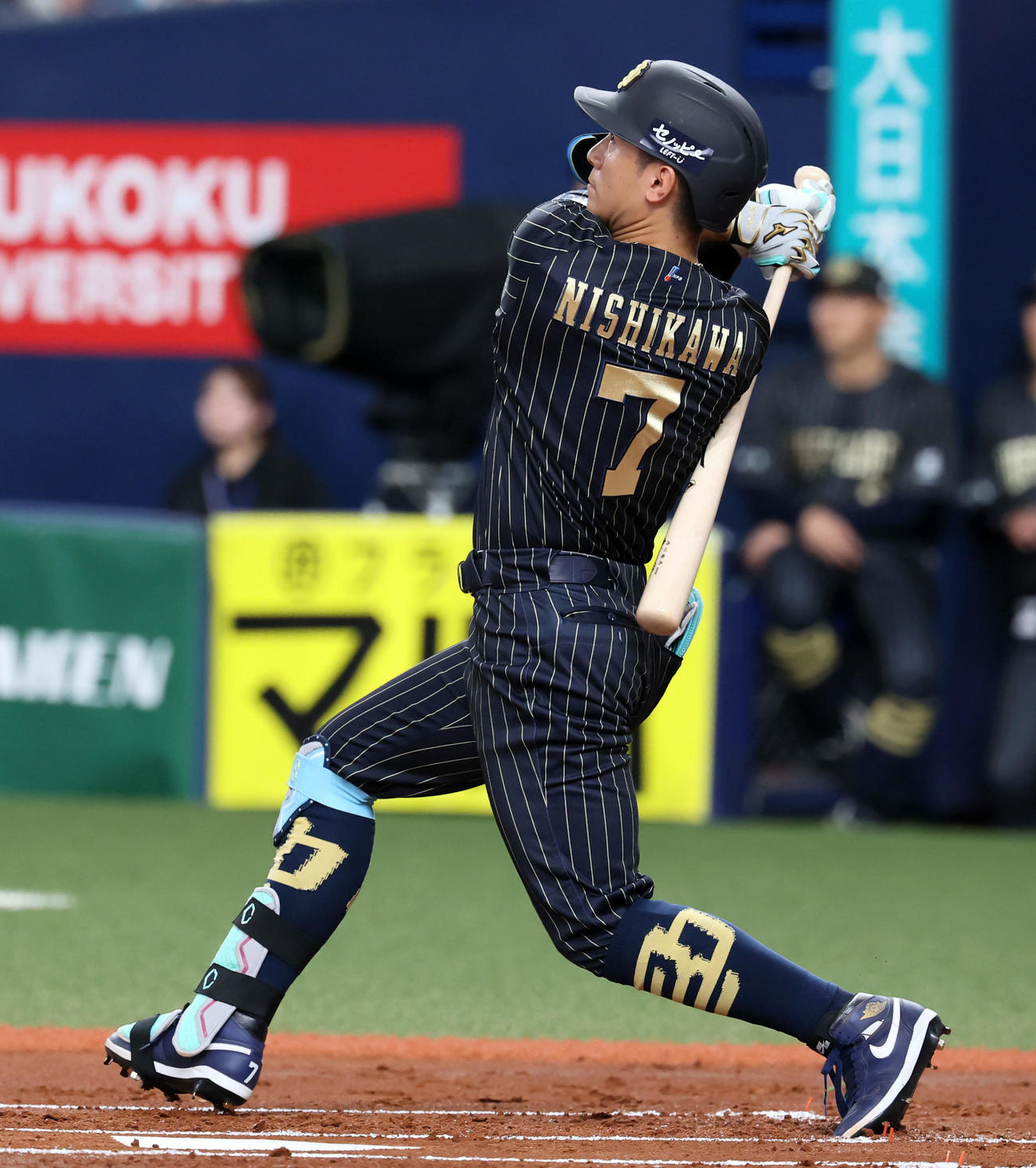 オリックス対楽天　1回裏オリックス無死、西川は中越えソロ本塁打を放つ（撮影・加藤哉）