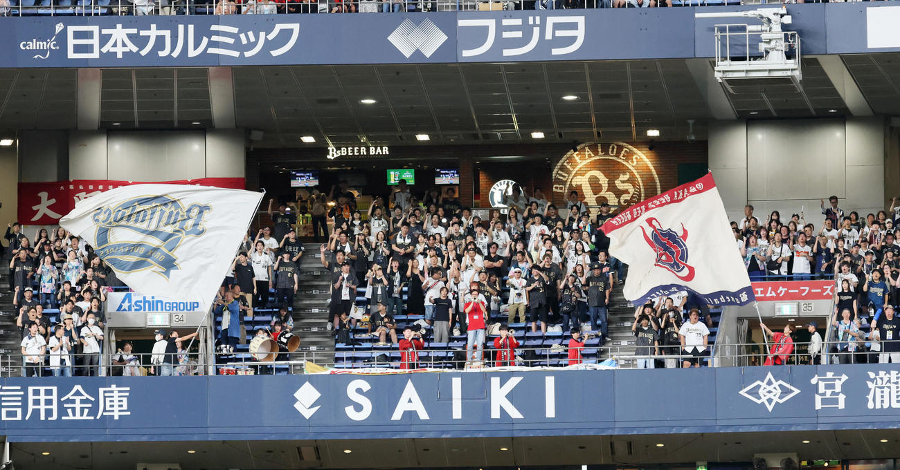 オリックス対楽天　声援を送るオリックスファン（撮影・加藤哉）