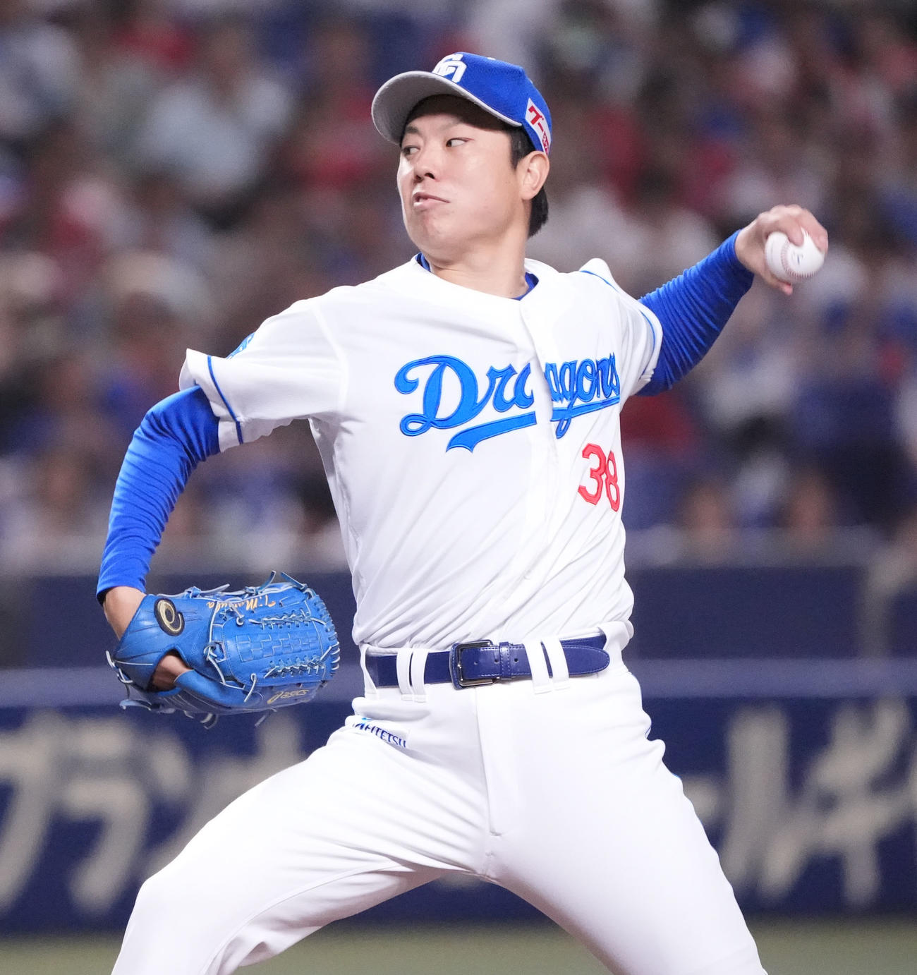 中日対広島　1回表、登板する中日先発の松葉（撮影・森本幸一）