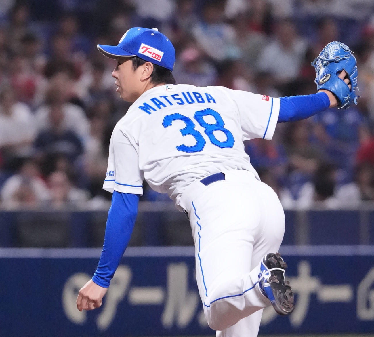 中日対広島　1回表、登板する中日先発の松葉（撮影・森本幸一）