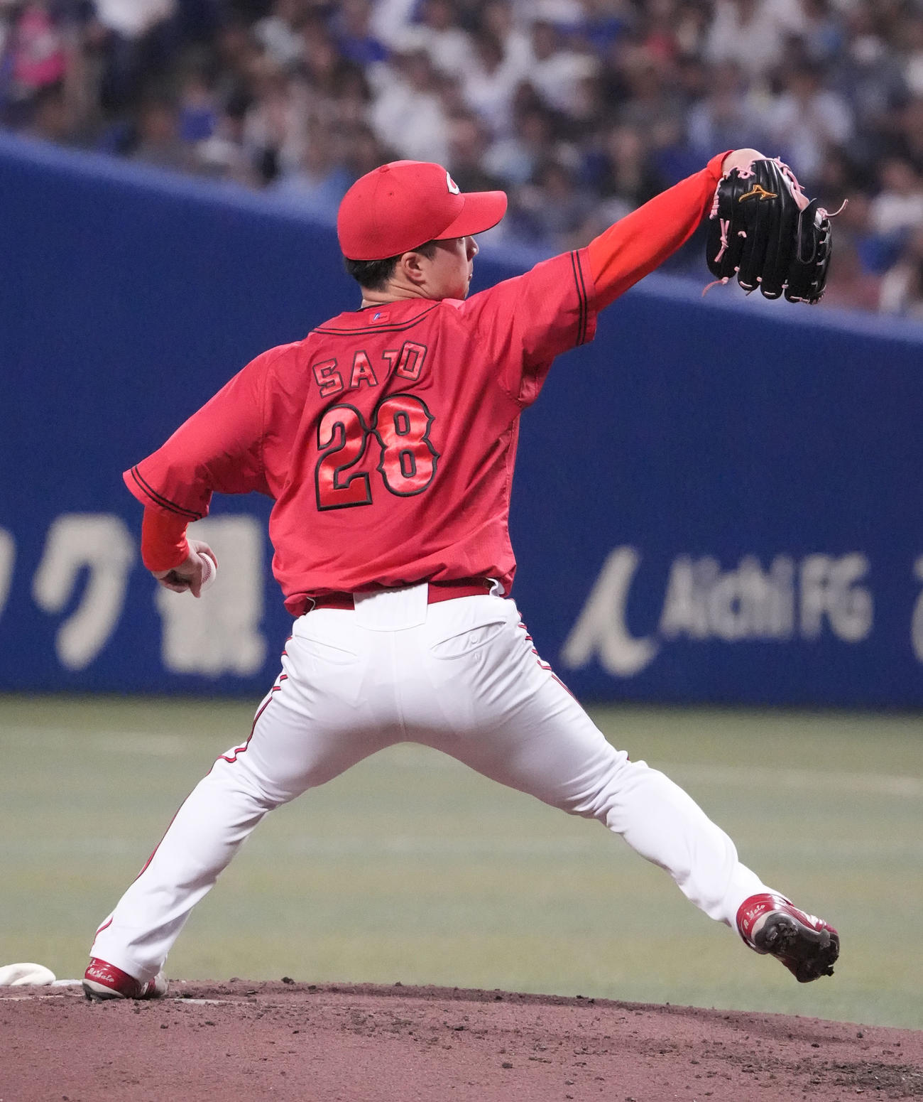 中日対広島　5回裏、力投する広島先発佐藤柳（撮影・森本幸一）
