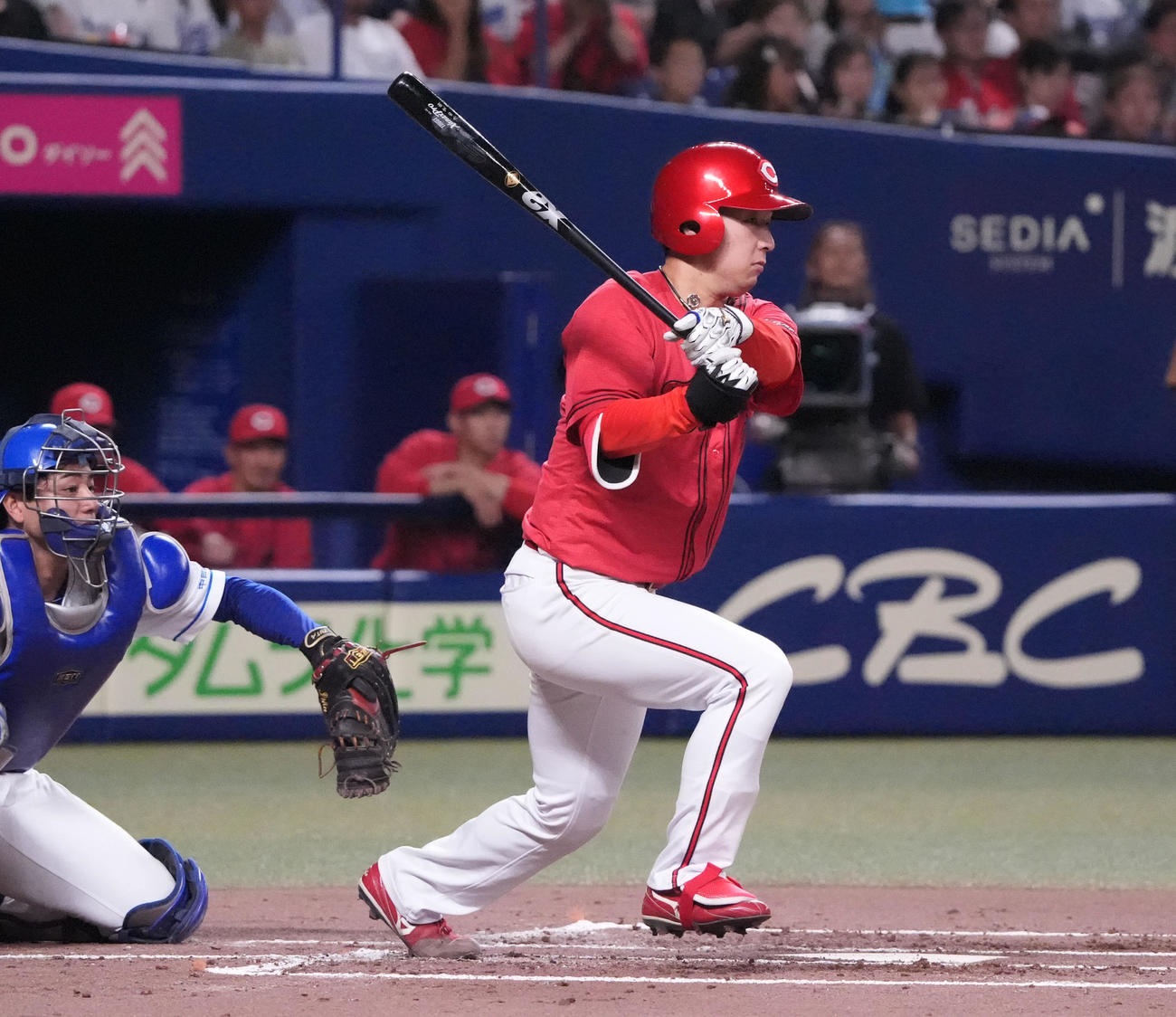 中日対広島　3回表広島1死、右前打を放つ佐藤柳（撮影・森本幸一）
