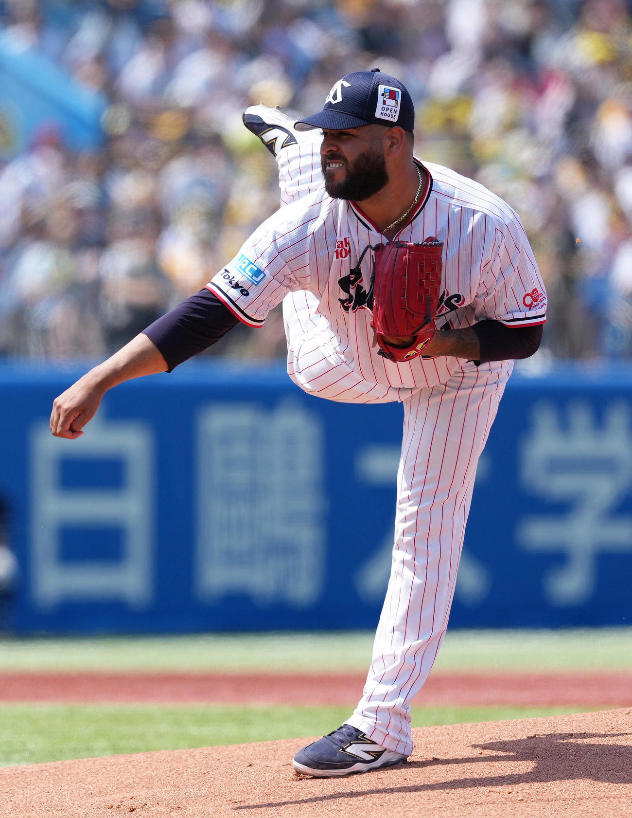 ヤクルト対阪神　ヤクルト先発のアビラ（撮影・足立雅史）