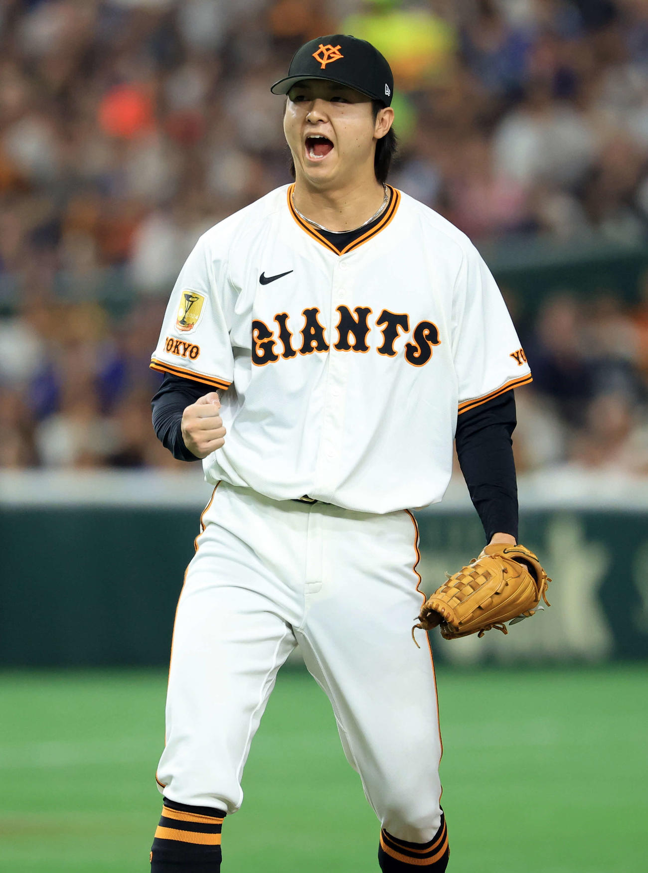 巨人対DeNA 7回表DeNA2死一塁、山本を三振に仕留め雄たけびを上げる田中瑛（撮影・浅見桂子）