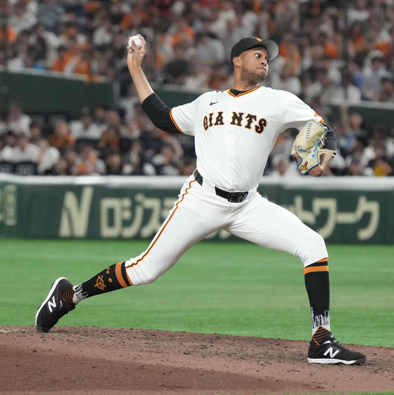 巨人対DeNA　巨人4番手で登板したマルティネス（撮影・小沢裕）