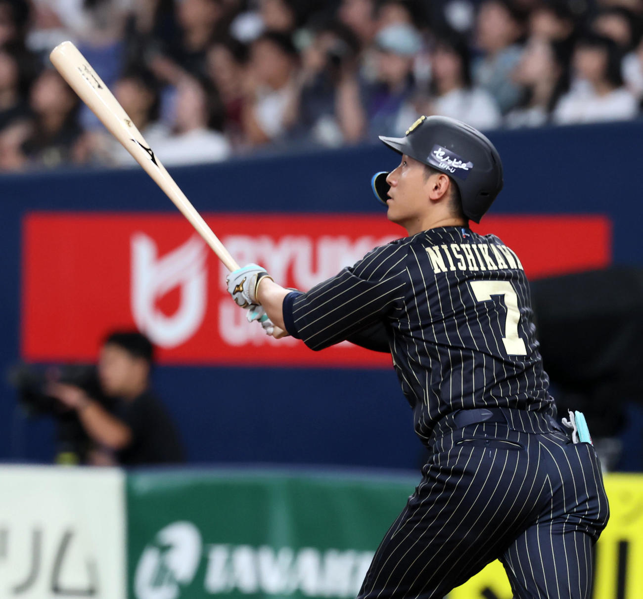 オリックス対楽天　1回裏オリックス無死、西川は中越えソロ本塁打を放つ（撮影・加藤哉）