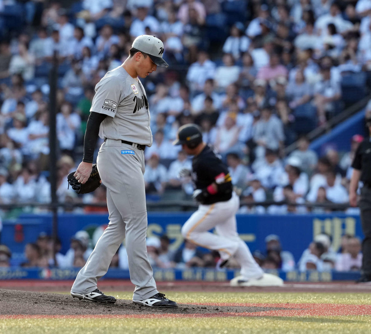ロッテ対ソフトバンク　2回表ソフトバンク1死、山川に先制のソロ本塁打を浴びる田中晴（撮影・たえ見朱実）
