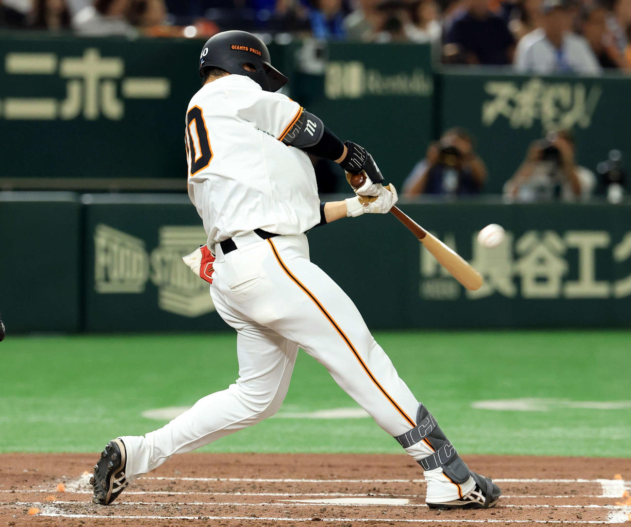 巨人対DeNA 2回裏巨人無死、中山はプロ1号本塁打を放つ（撮影・浅見桂子）