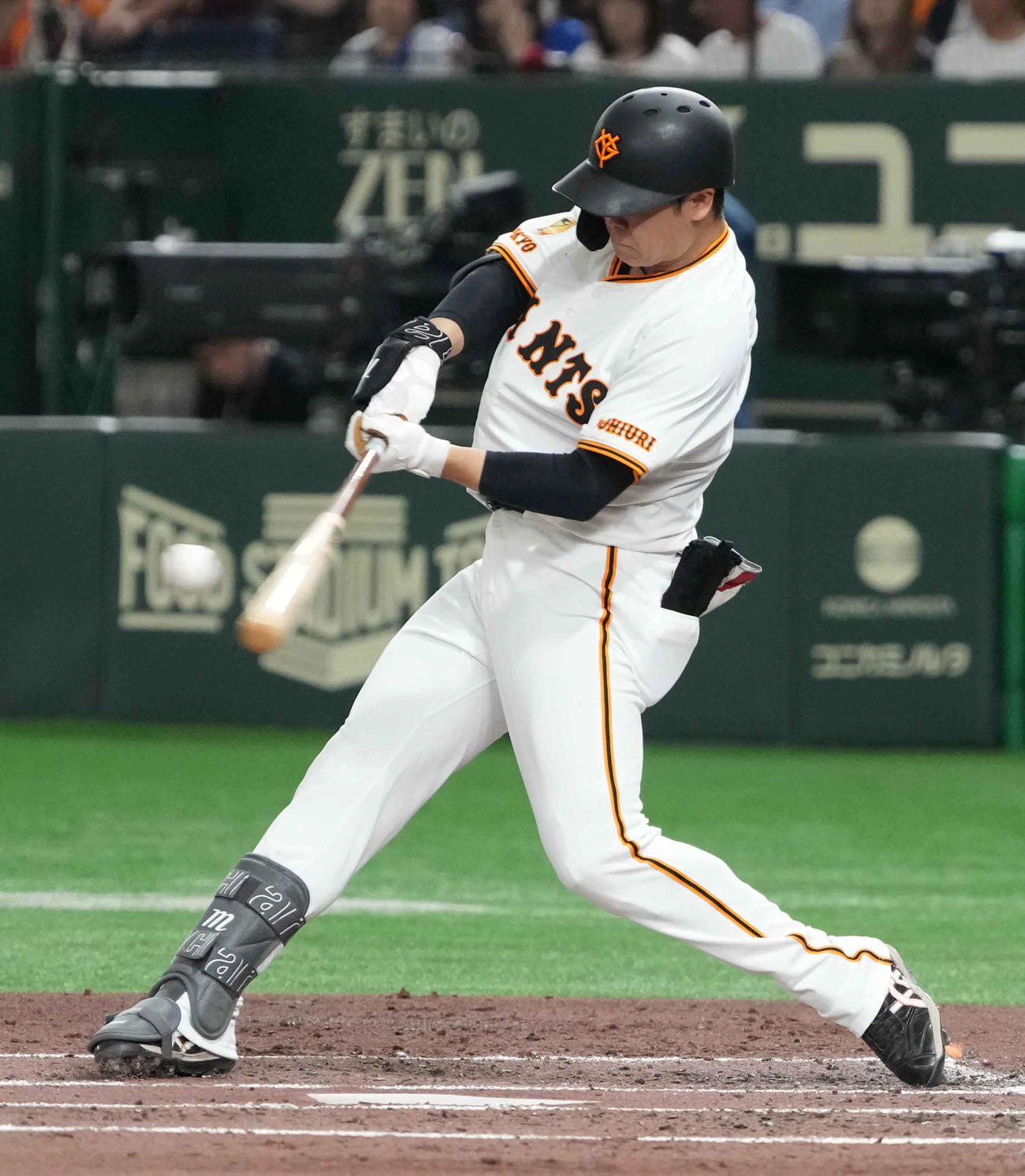 巨人対DeNA 2回裏巨人無死、中山は右越えにプロ1号となる先制ソロ本塁打を放つ（撮影・小沢裕）