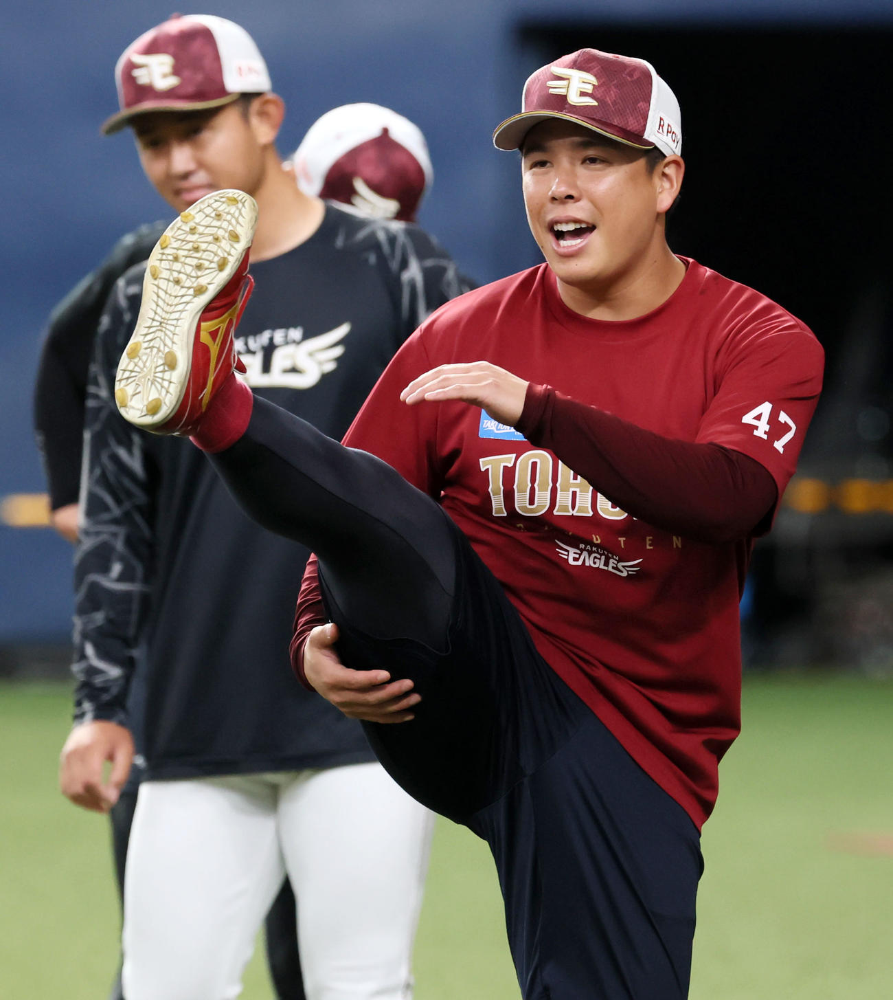 オリックス対楽天　ウオーミングアップする楽天藤井（撮影・加藤哉）