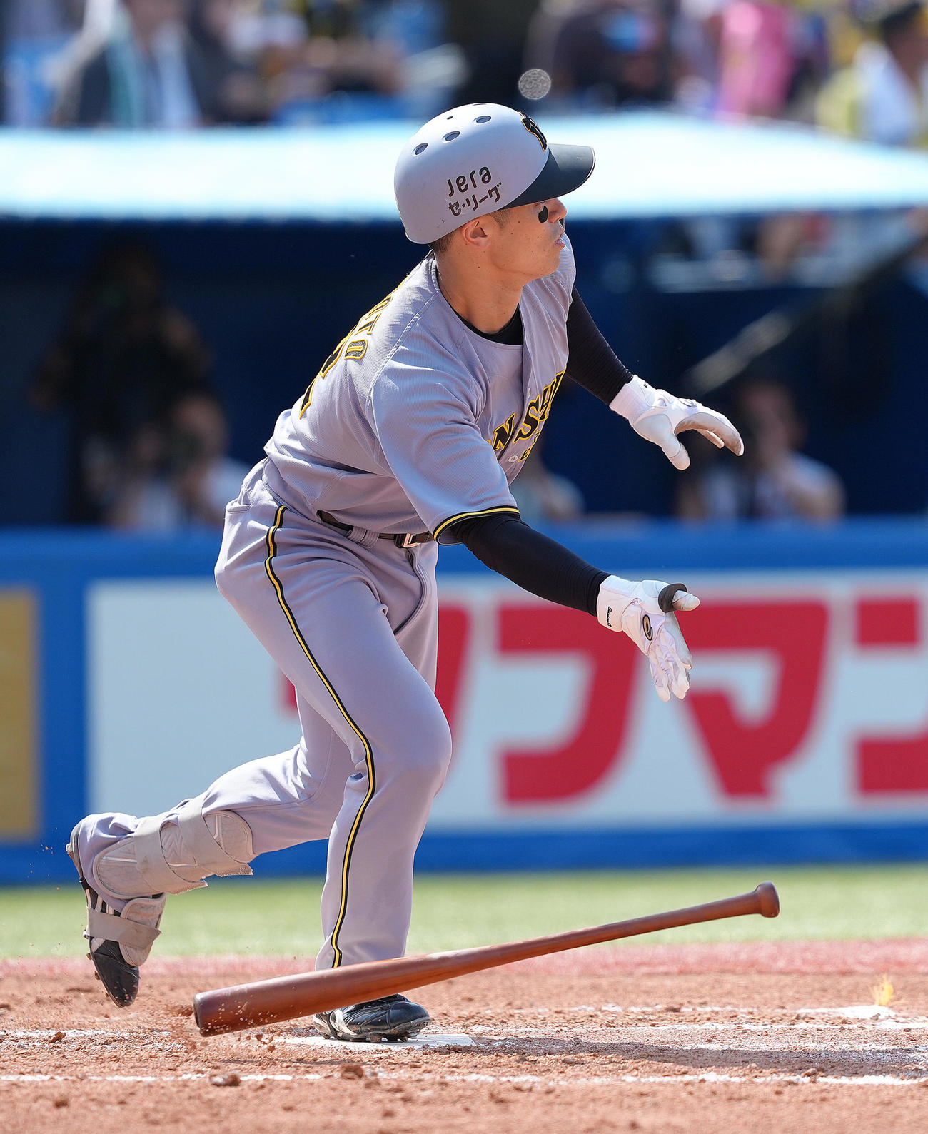 ヤクルト対阪神　5回表阪神無死一、三塁、坂本は中越え適時二塁打を放つ（撮影・足立雅史）
