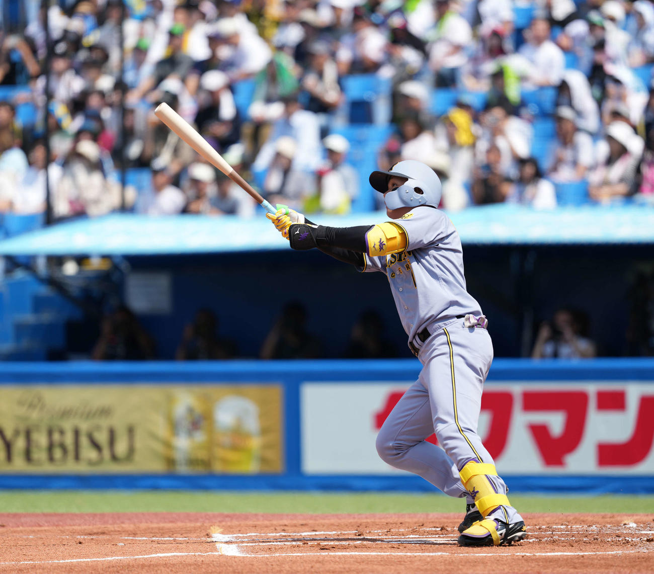 ヤクルト対阪神　1回表阪神2死、左越え本塁打を放つ森下（撮影・井上学）