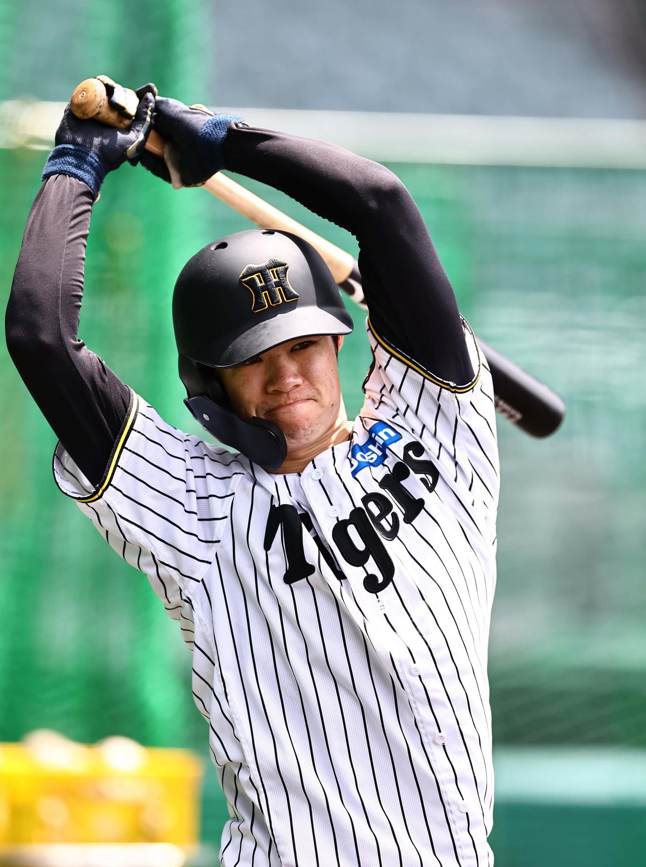 打撃練習をする中野拓夢（2025年6月25日撮影）