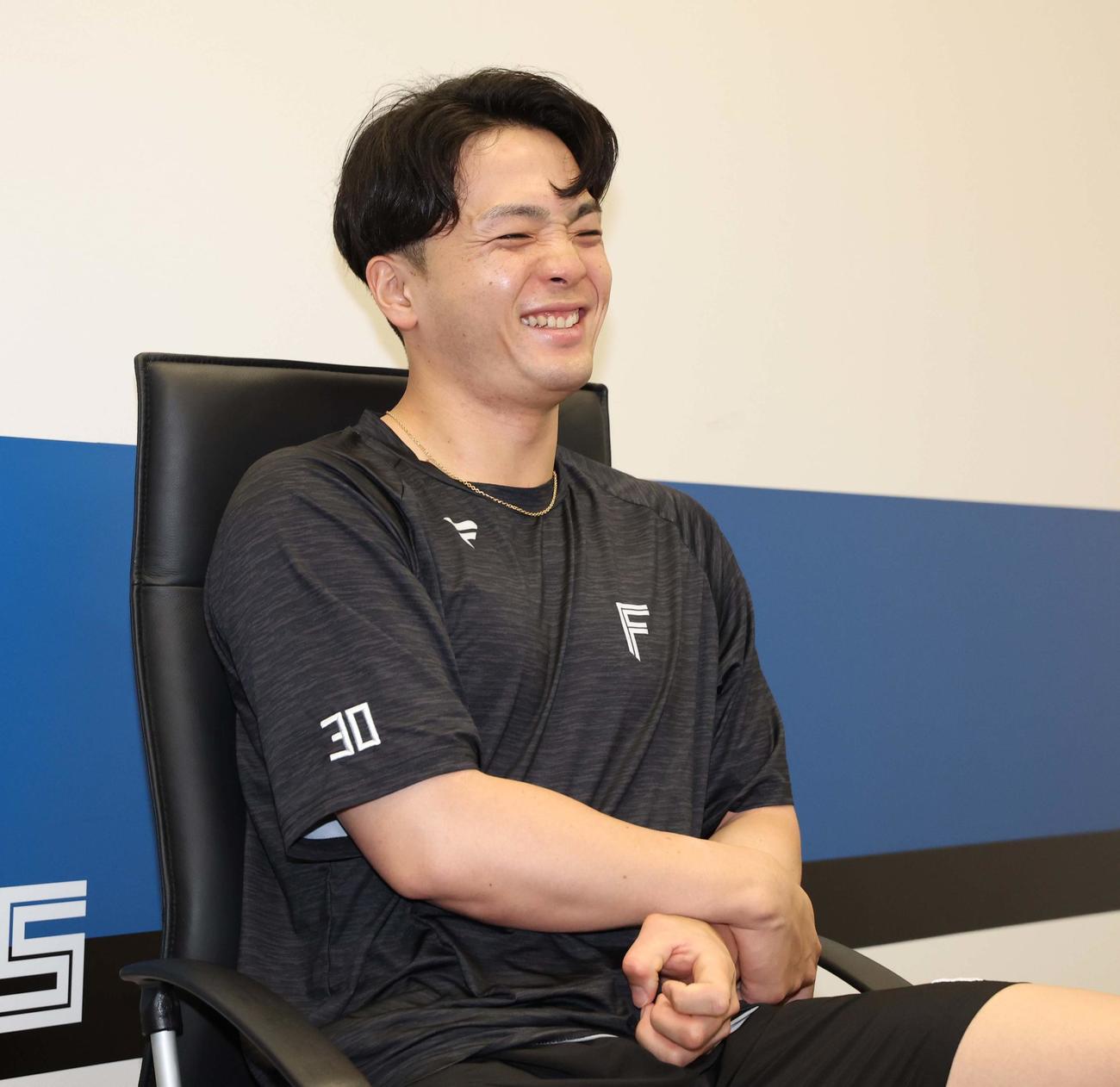 笑顔で話す郡司（撮影・黒川智章）
