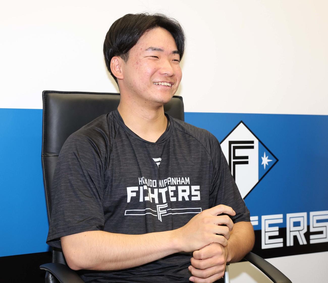 笑顔で話す山県（撮影・黒川智章）