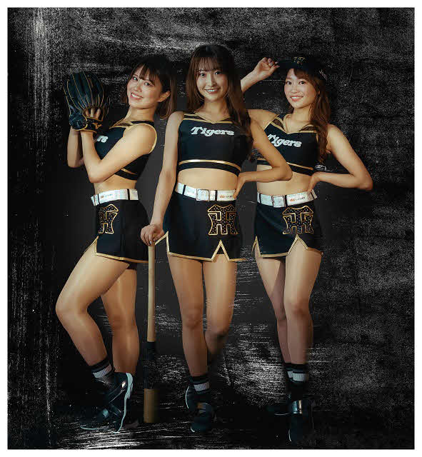 タイガースガールズの新ユニホーム。左からNonoa、Iroha、Emiru