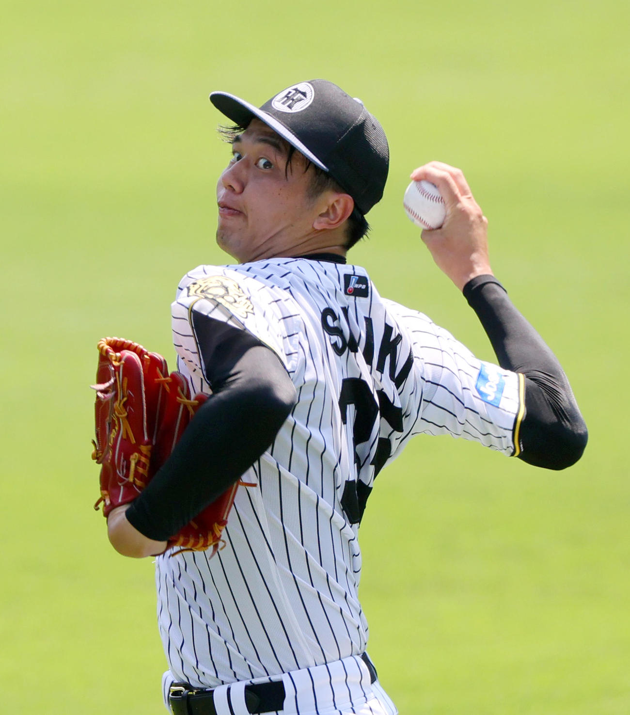 投手指名練習でキャッチボールする阪神才木（撮影・上山淳一）