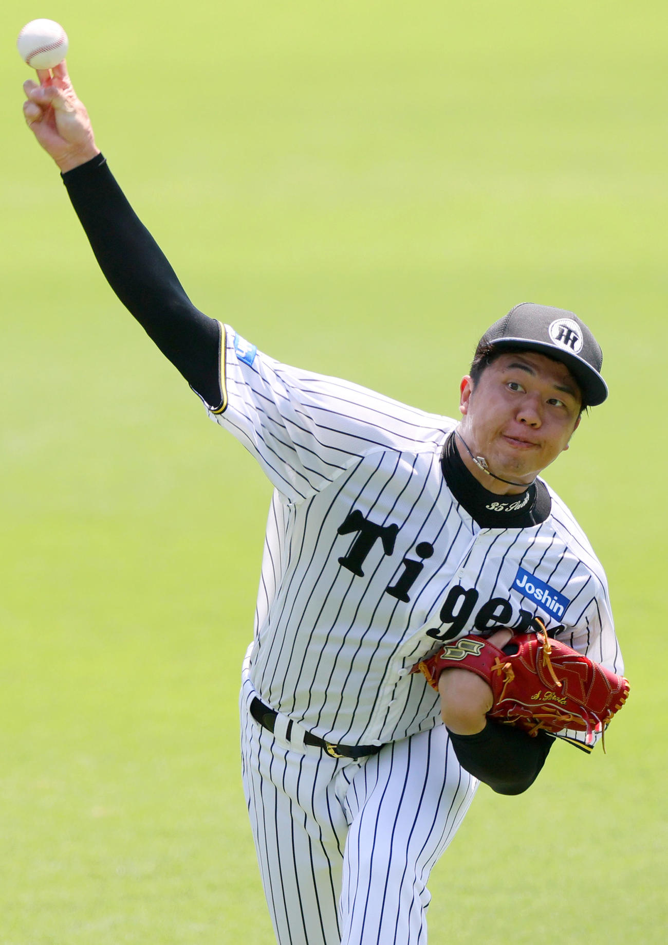 投手指名練習でキャッチボールする阪神才木（撮影・上山淳一）