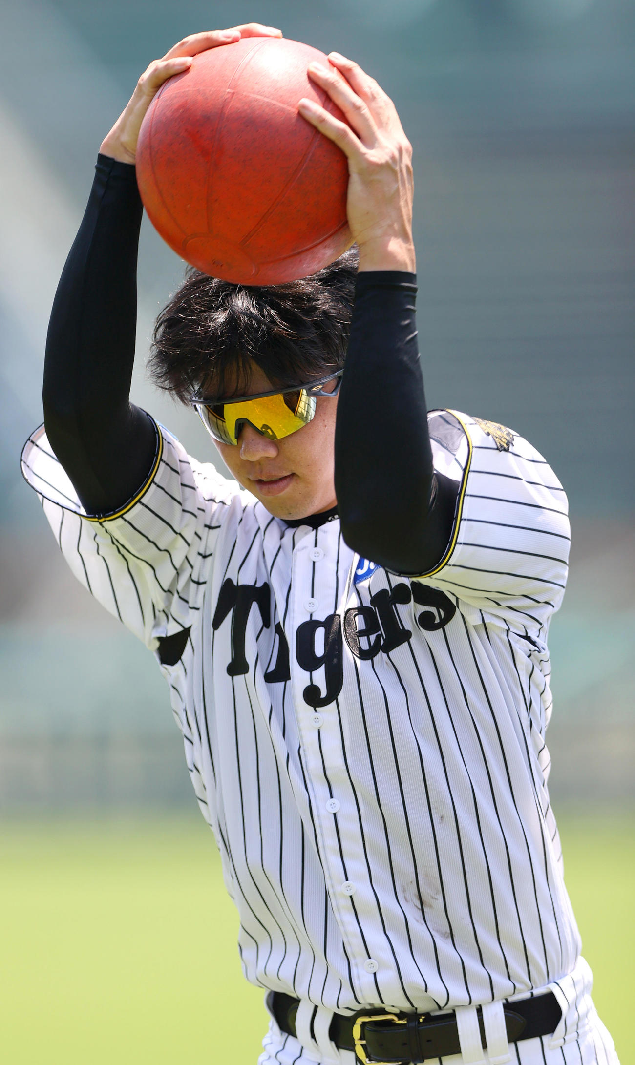 投手指名練習でトレーニングする阪神才木（撮影・上山淳一）
