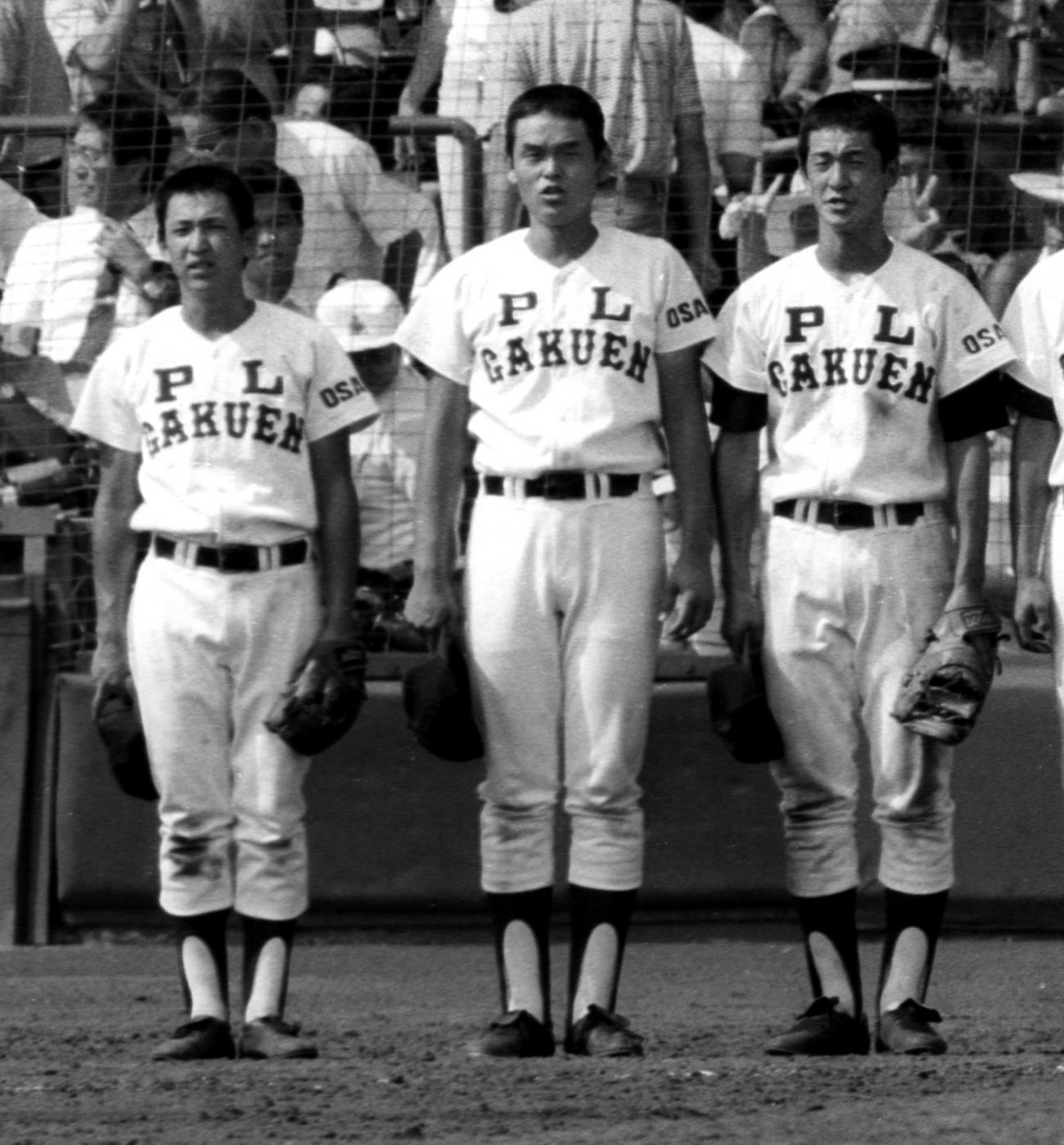 第69回全国高校野球選手権大会・決勝戦　PL学園対常総学院　優勝したPL学園の立浪和義（左端）。左から3人目は片岡篤史（1987年8月21日撮影）