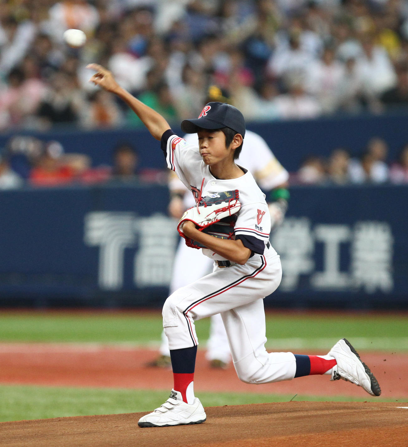 全パ対全セ　始球式を行う当時小学6年生の太田椋（撮影・加藤哉）