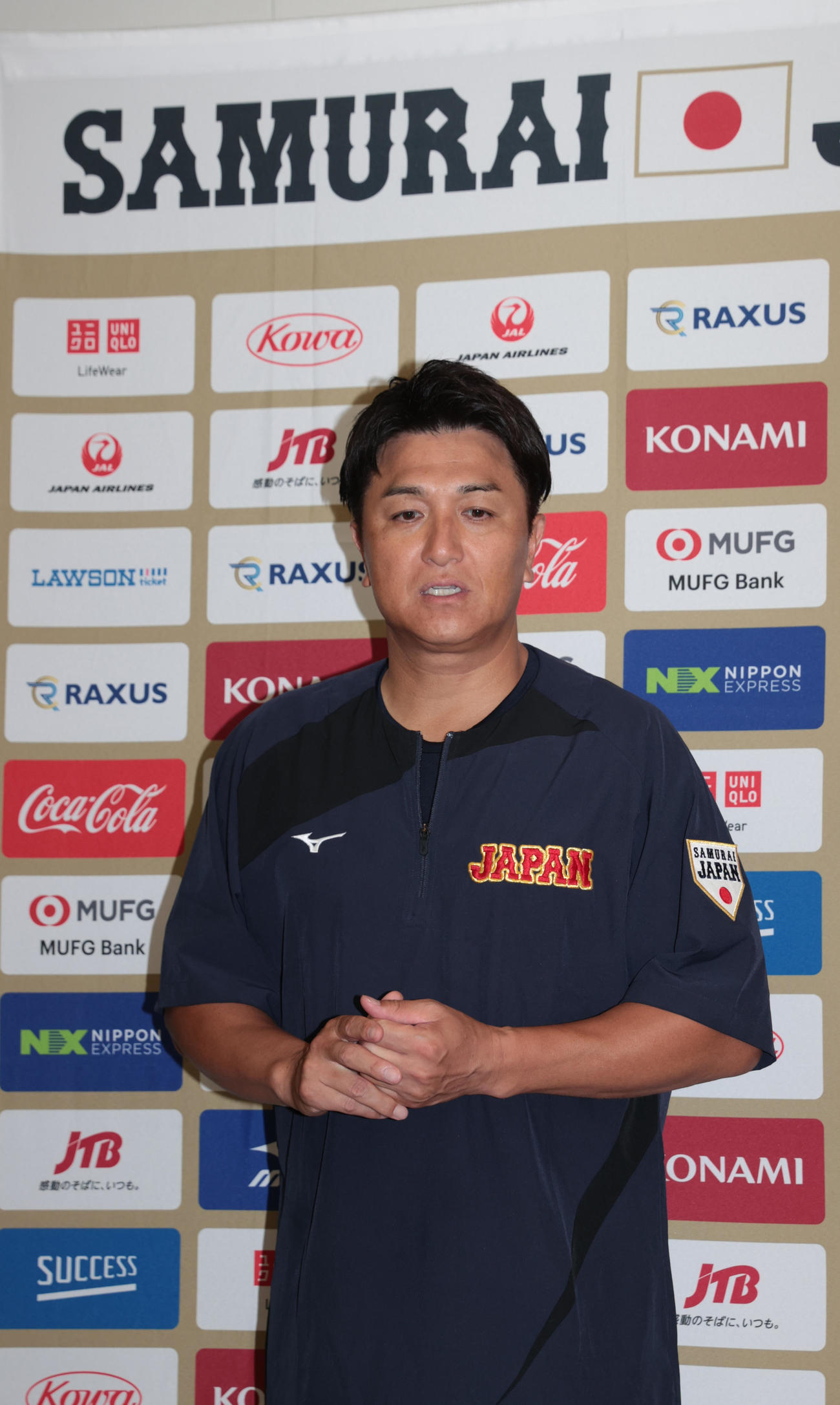 侍ジャパン大学代表直前合宿で会見する元巨人監督の高橋由伸臨時コーチ（撮影・柴田隆二）