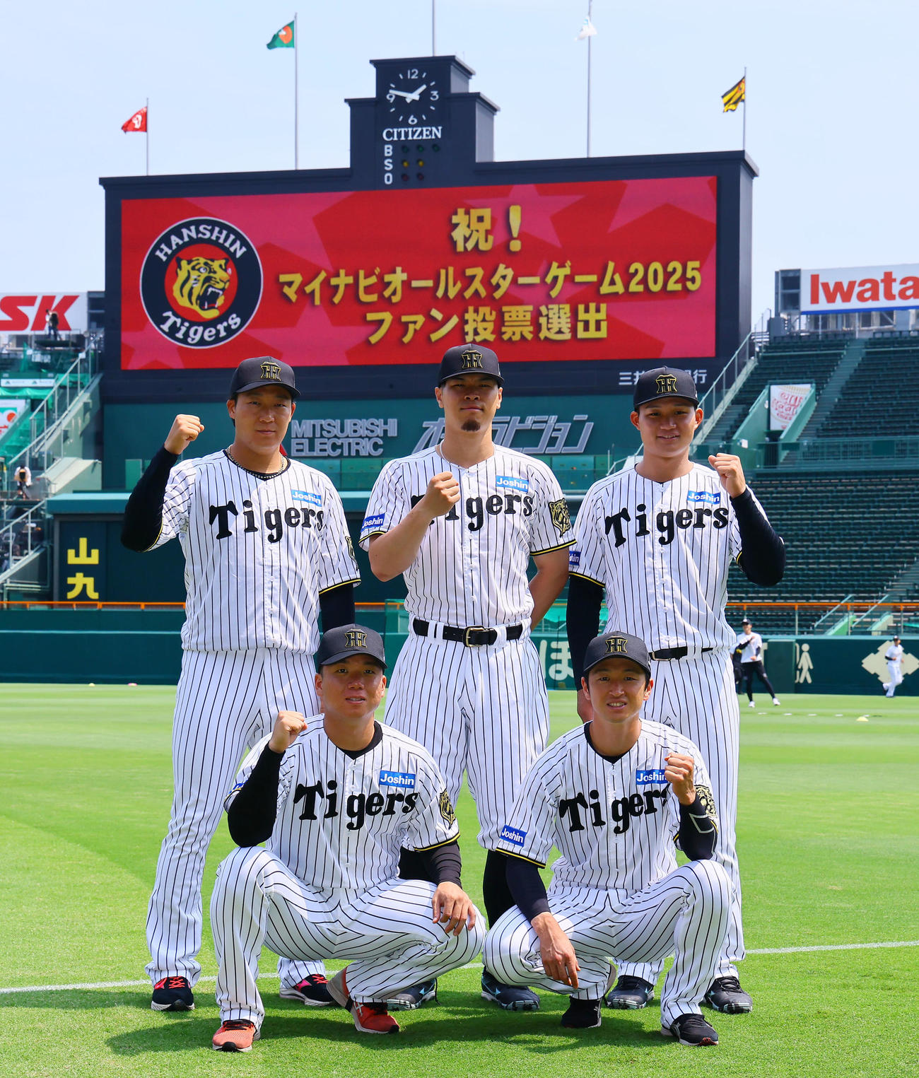 マイナビオールスターゲーム2025にファン投票で選出された（前列左から）阪神村上、近本、（後列左から）大山、佐藤輝、森下（撮影・藤尾明華）
