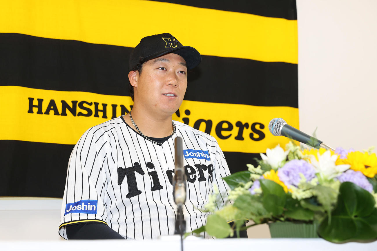 ファン投票でオールスターに選出され、会見に臨む阪神大山（撮影・前田充）