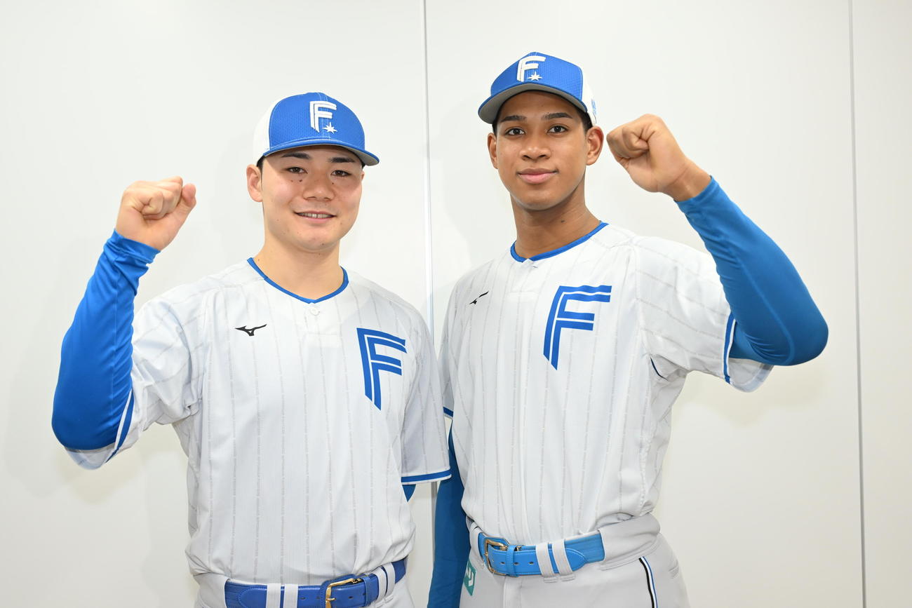 球宴ファン投票で選出された日本ハム清宮幸（左）と万波（球団提供）