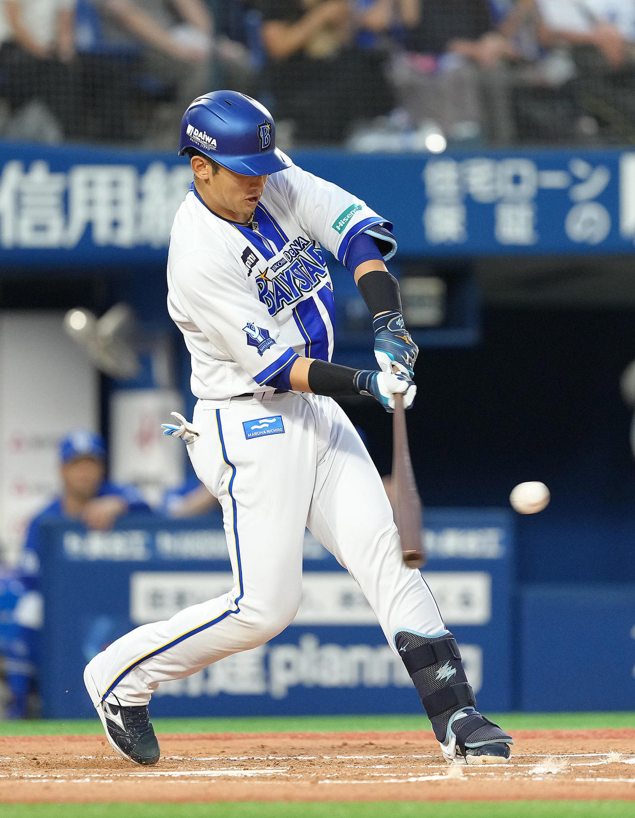 DeNA対中日　1回裏DeNA 2死満塁、山本は適時内野安打を放つ（撮影・足立雅史）