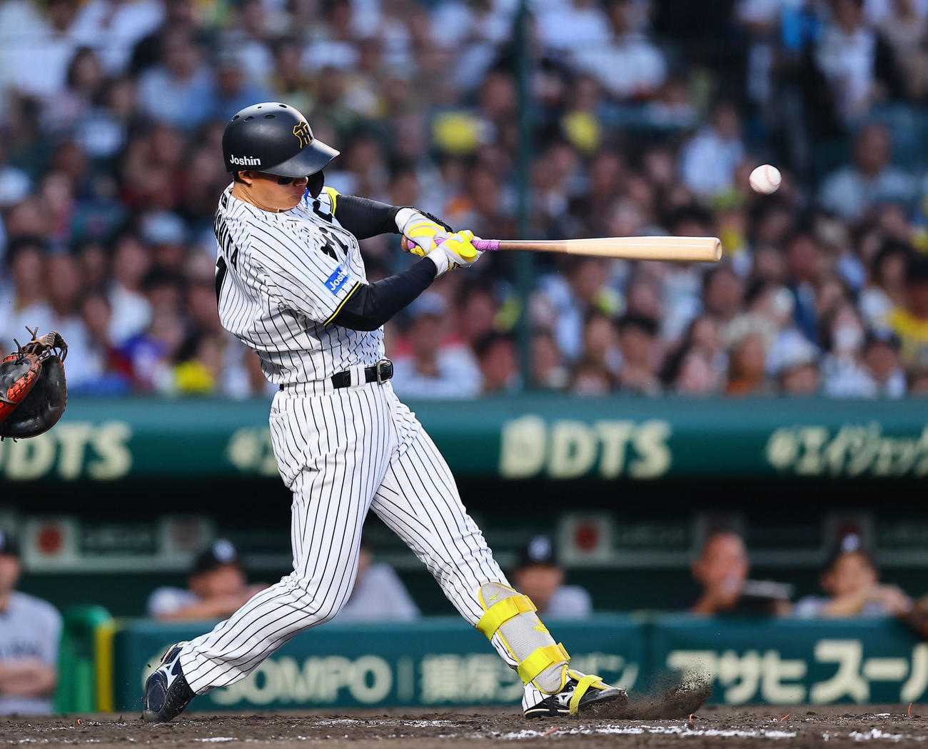 阪神対巨人　3回裏阪神1死三塁、森下は左前に適時打を放つ（撮影・藤尾明華）