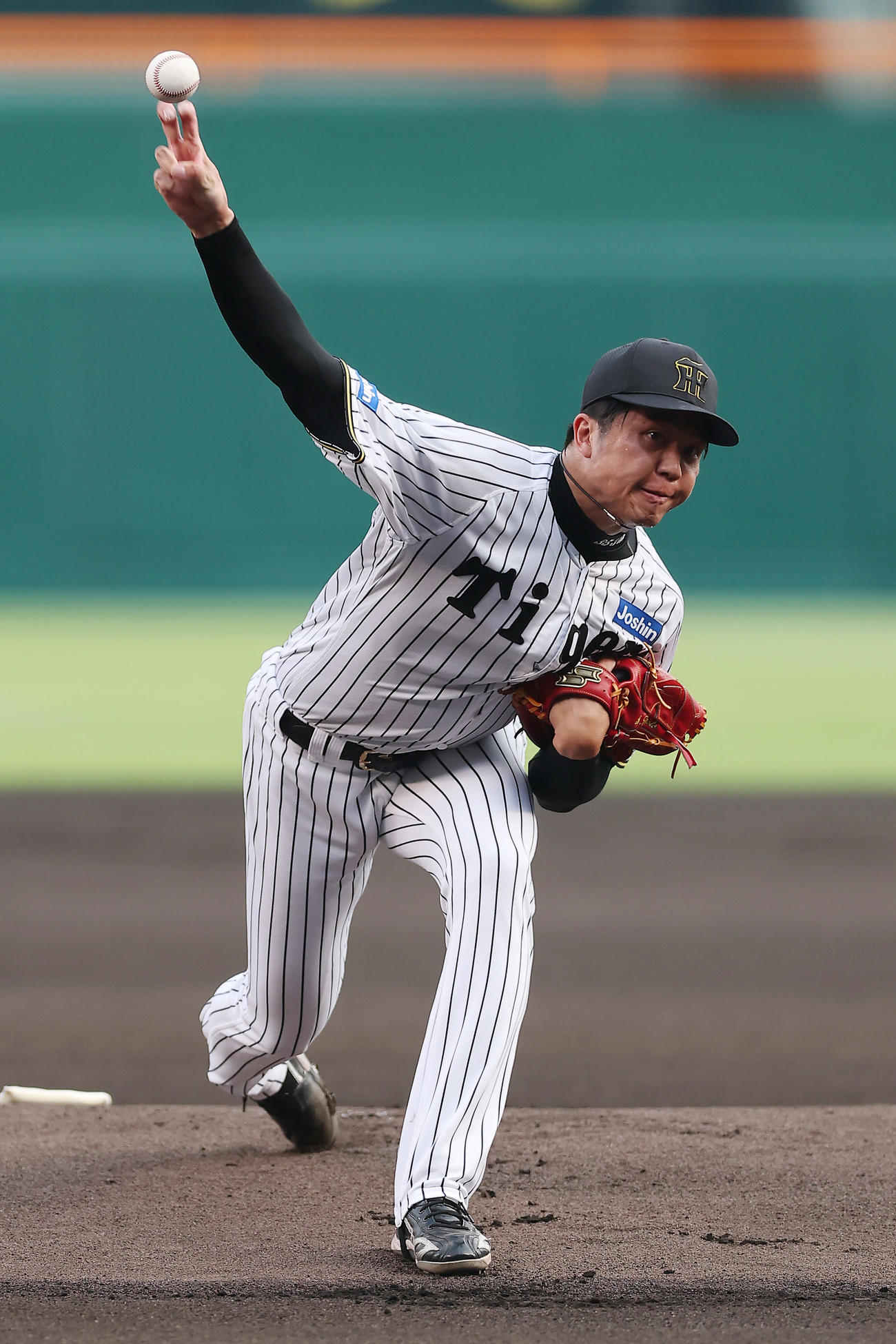 阪神対巨人　力投する阪神先発の才木（撮影・前田充）