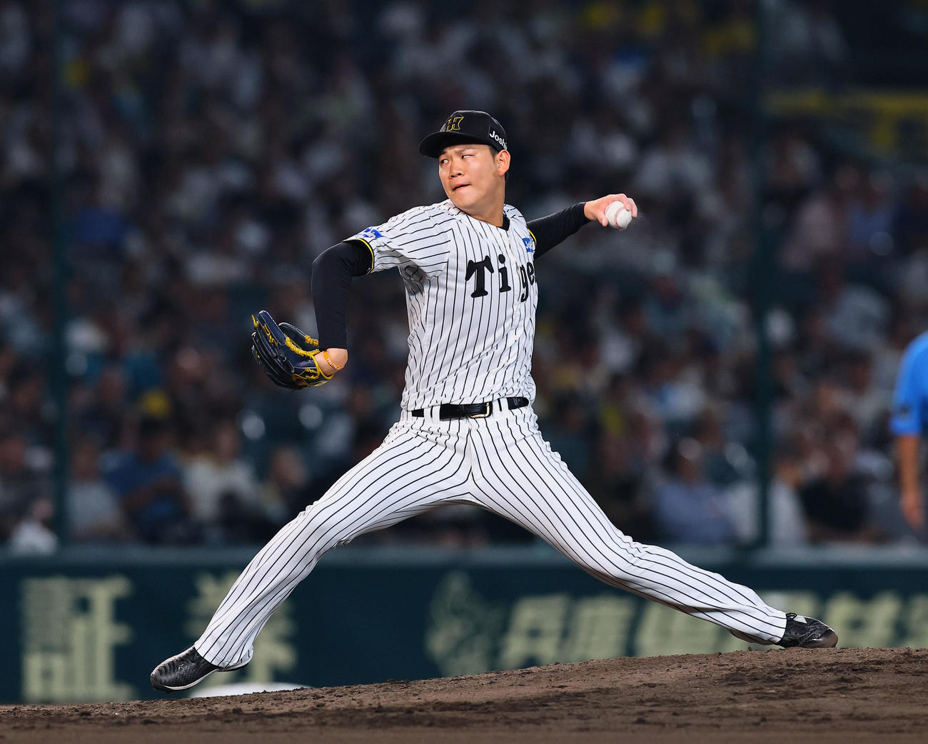 阪神対巨人　6回、2番手で登板した阪神及川（撮影・藤尾明華）