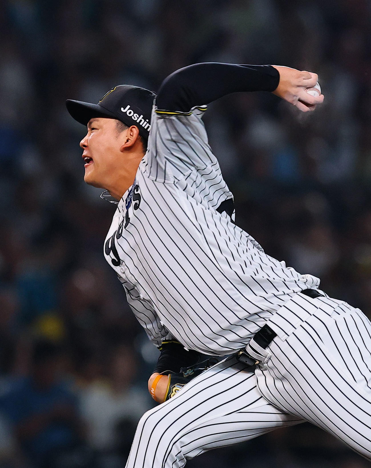 阪神対巨人　6回、2番手で登板した阪神及川（撮影・藤尾明華）