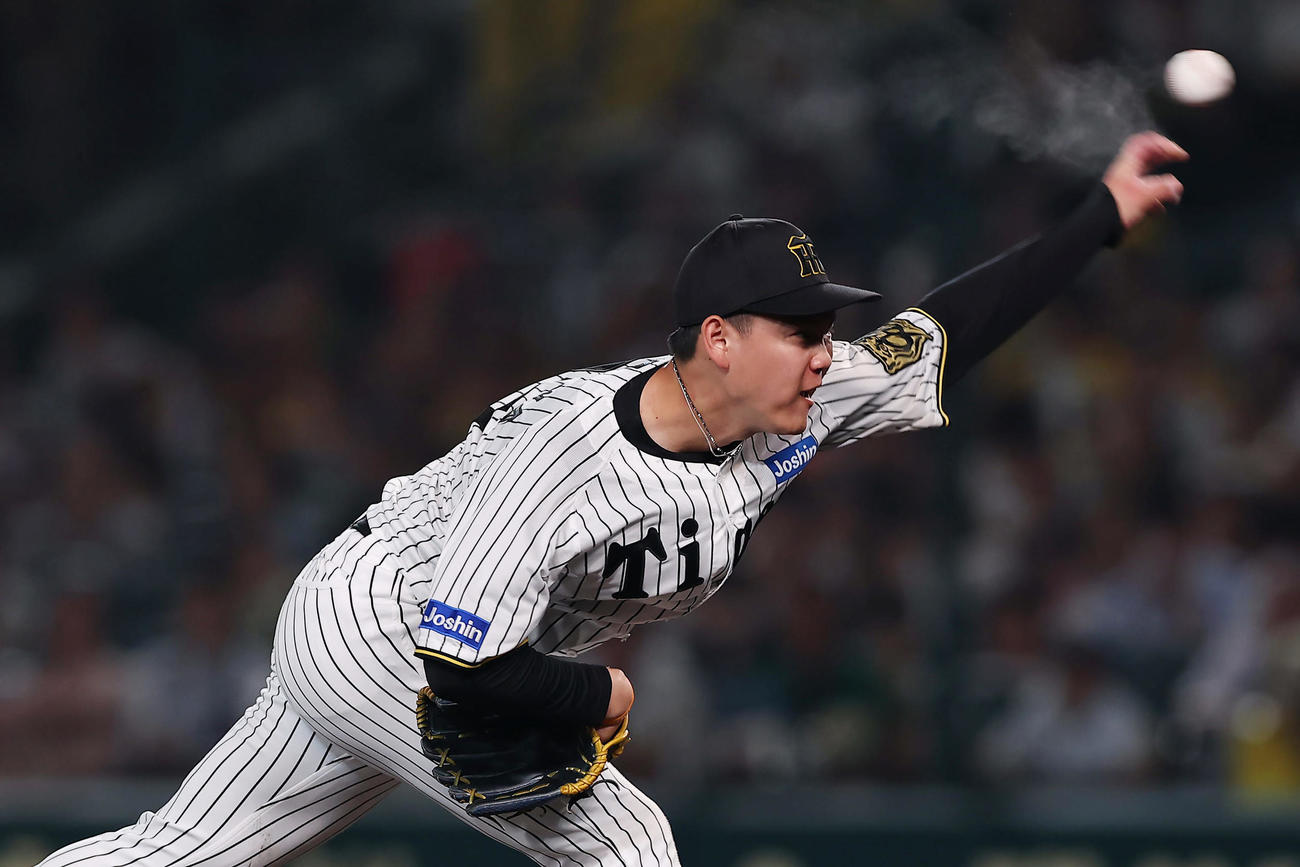 阪神対巨人　阪神2番手の及川（撮影・前田充）