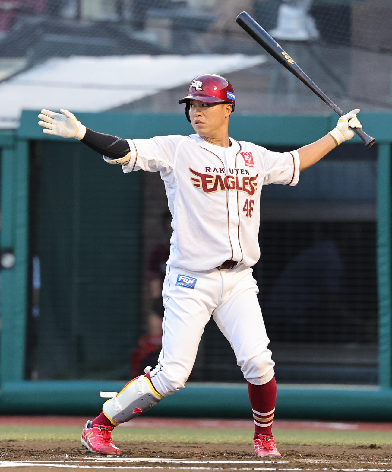 楽天対ロッテ　1回裏楽天2死一、二塁、打席で構える渡辺佳（撮影・野上伸悟）