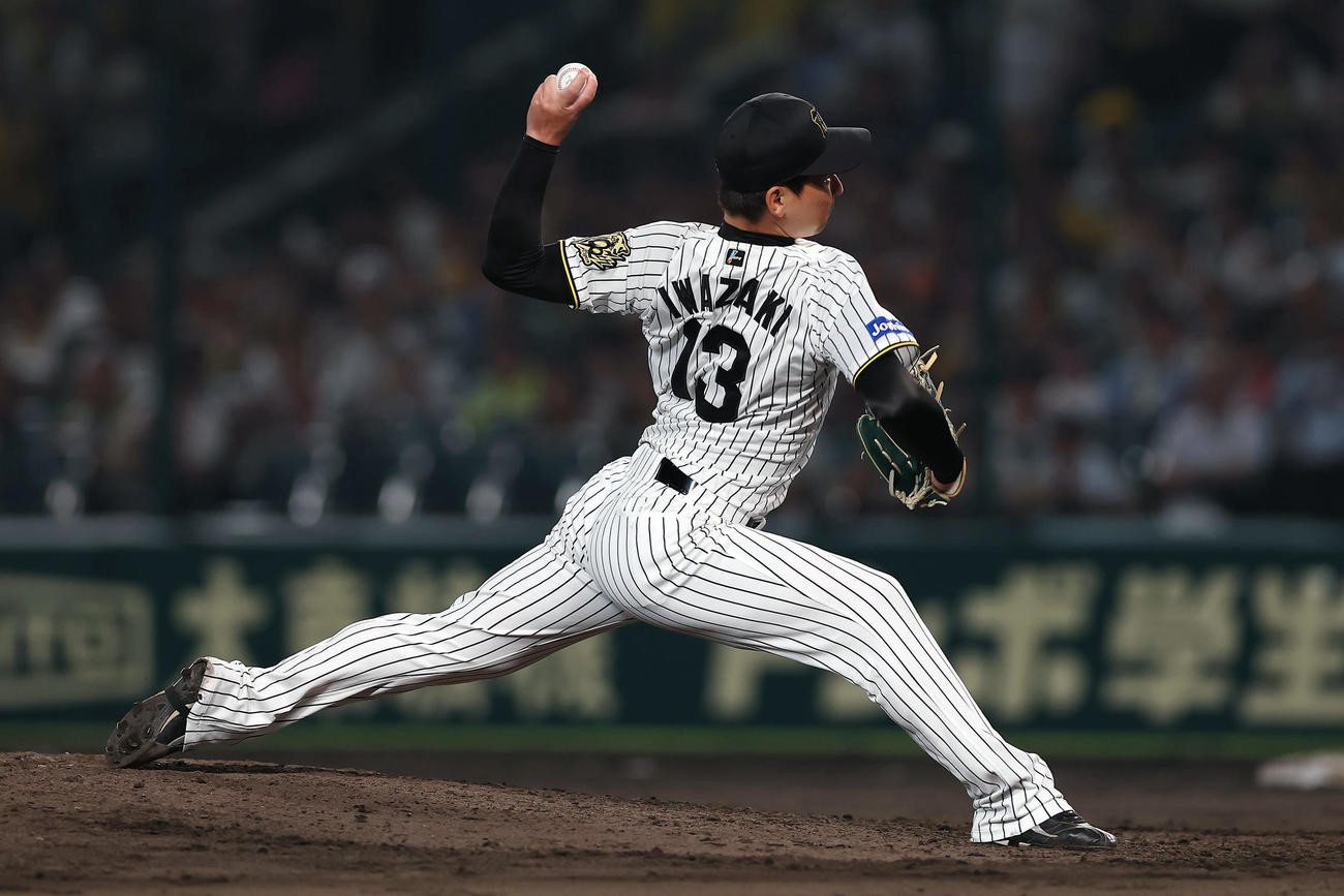 阪神対巨人　阪神6番手の岩崎（撮影・前田充）
