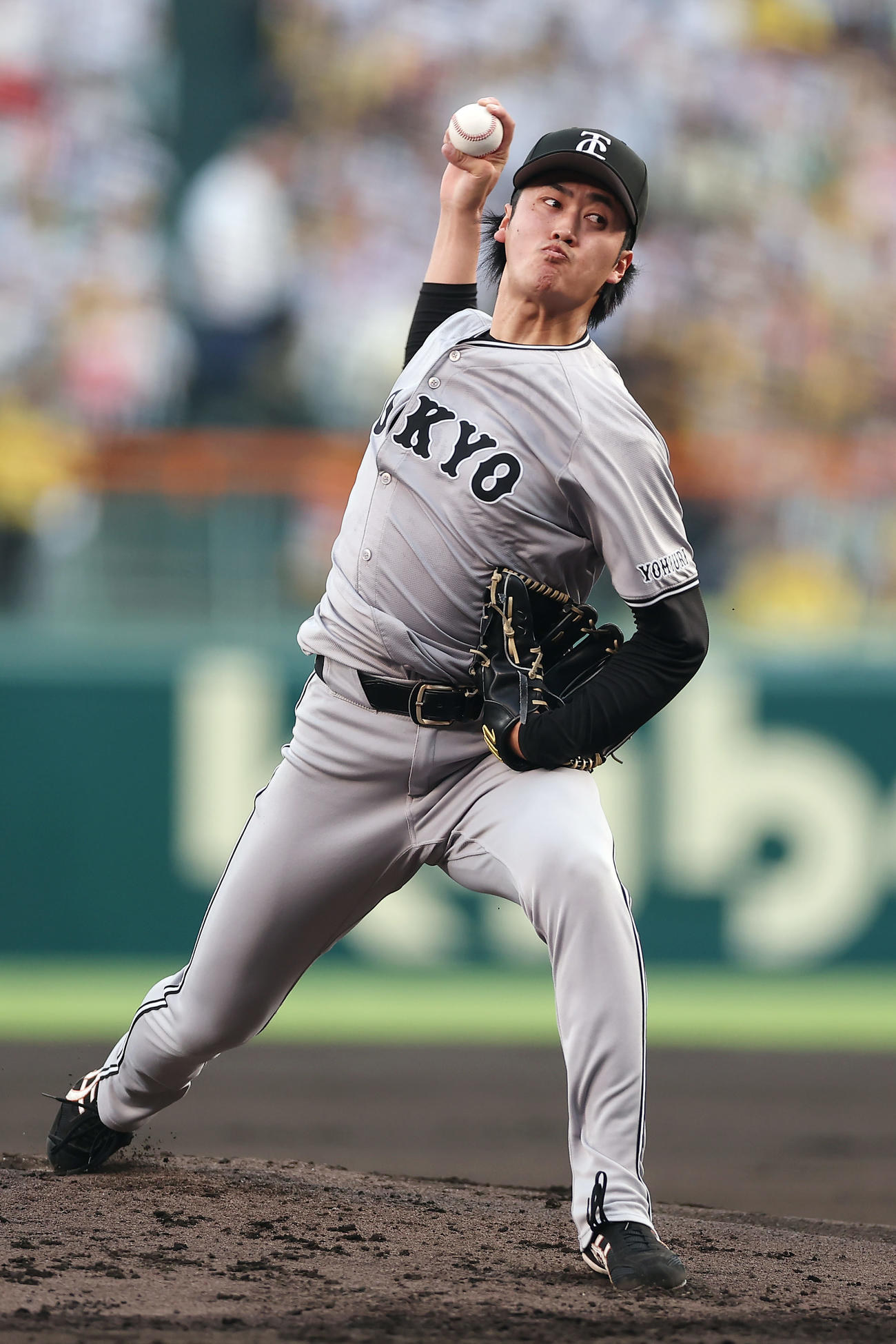 阪神対巨人　力投する巨人先発の西舘（撮影・前田充）