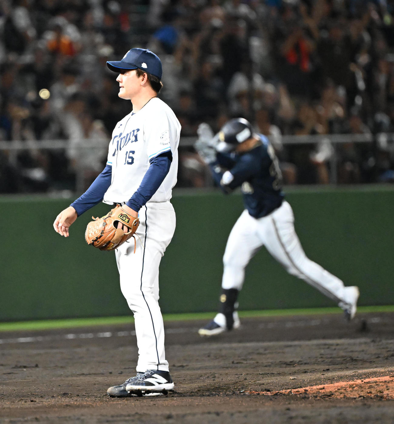 西武対オリックス　8回表オリックス無死、来田に右越えソロ本塁打を浴びた與座（撮影・和賀正仁）